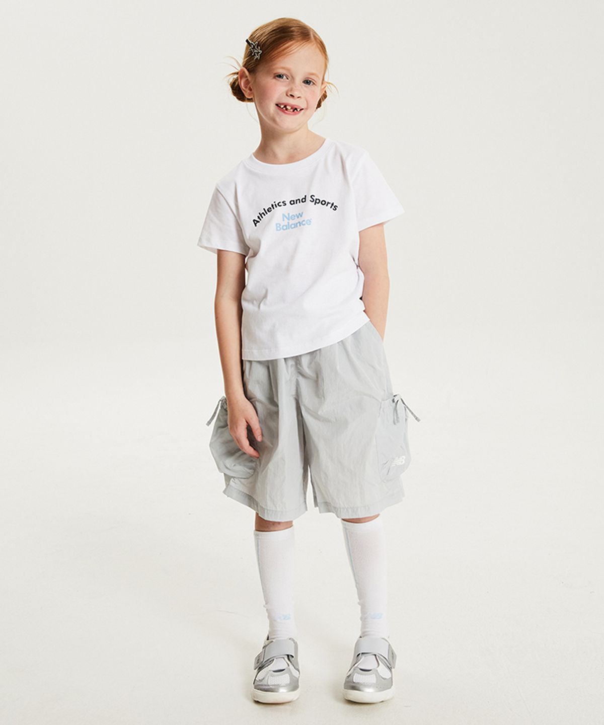 뉴발란스 키즈(NEWBALANCEKIDS) METALIC SUMMER_아동 글로시 우븐 카고 반바지 NK9VG2772G91