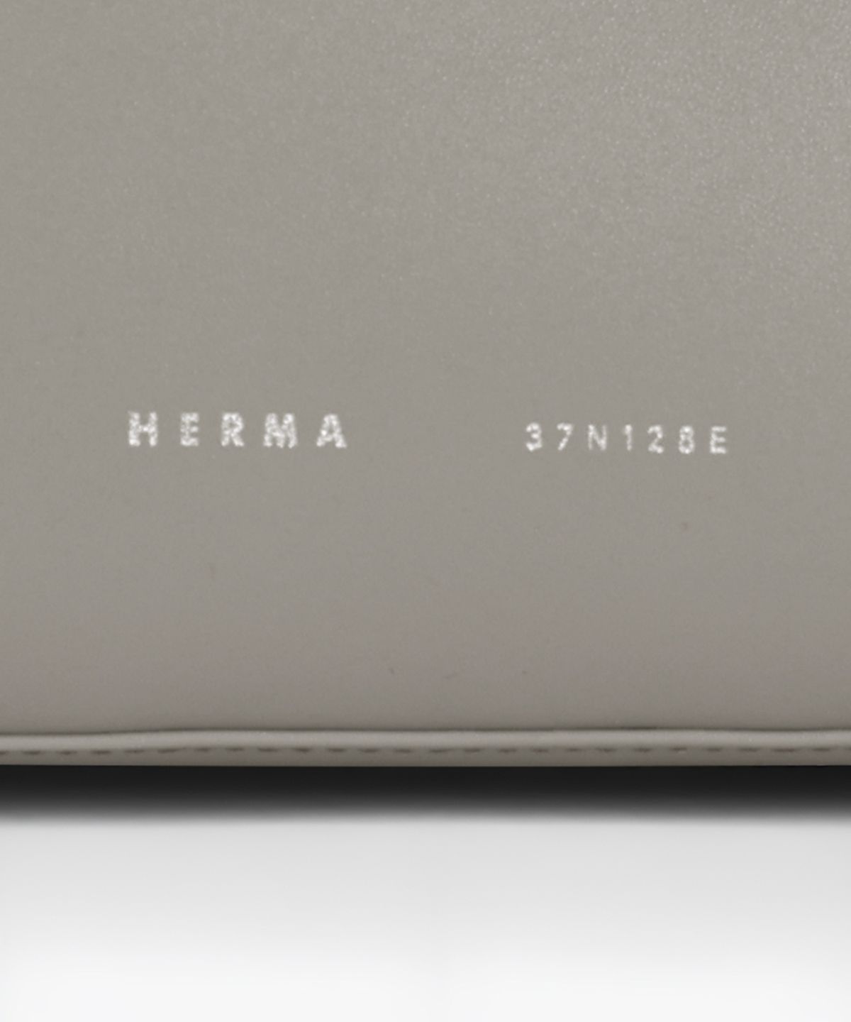 헤르마(HERMA) 로에 24 탑 핸들백 그레이