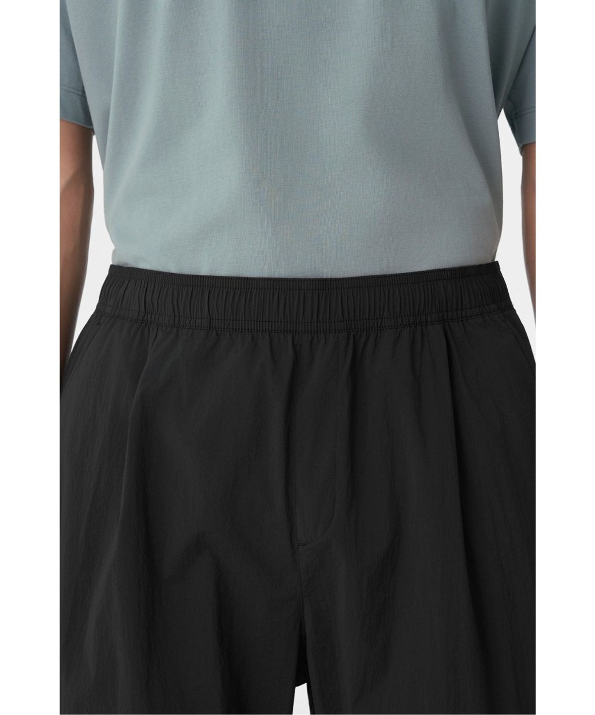 코오롱스포츠(KOLON SPORT) 남성 데이팩 테이퍼드핏 원턱 팬츠 TLPNM26691BLK