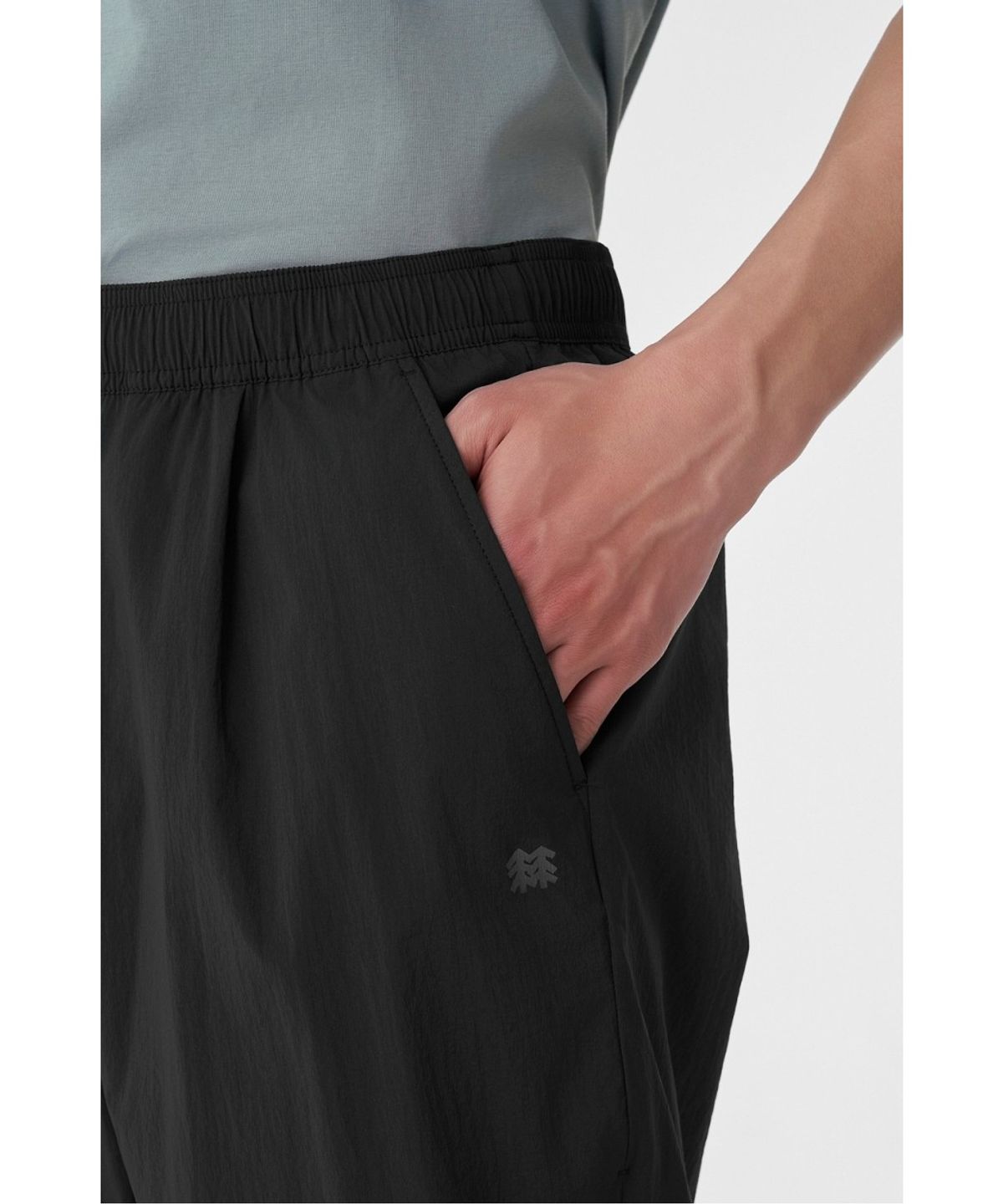 코오롱스포츠(KOLON SPORT) 남성 데이팩 테이퍼드핏 원턱 팬츠 TLPNM26691BLK