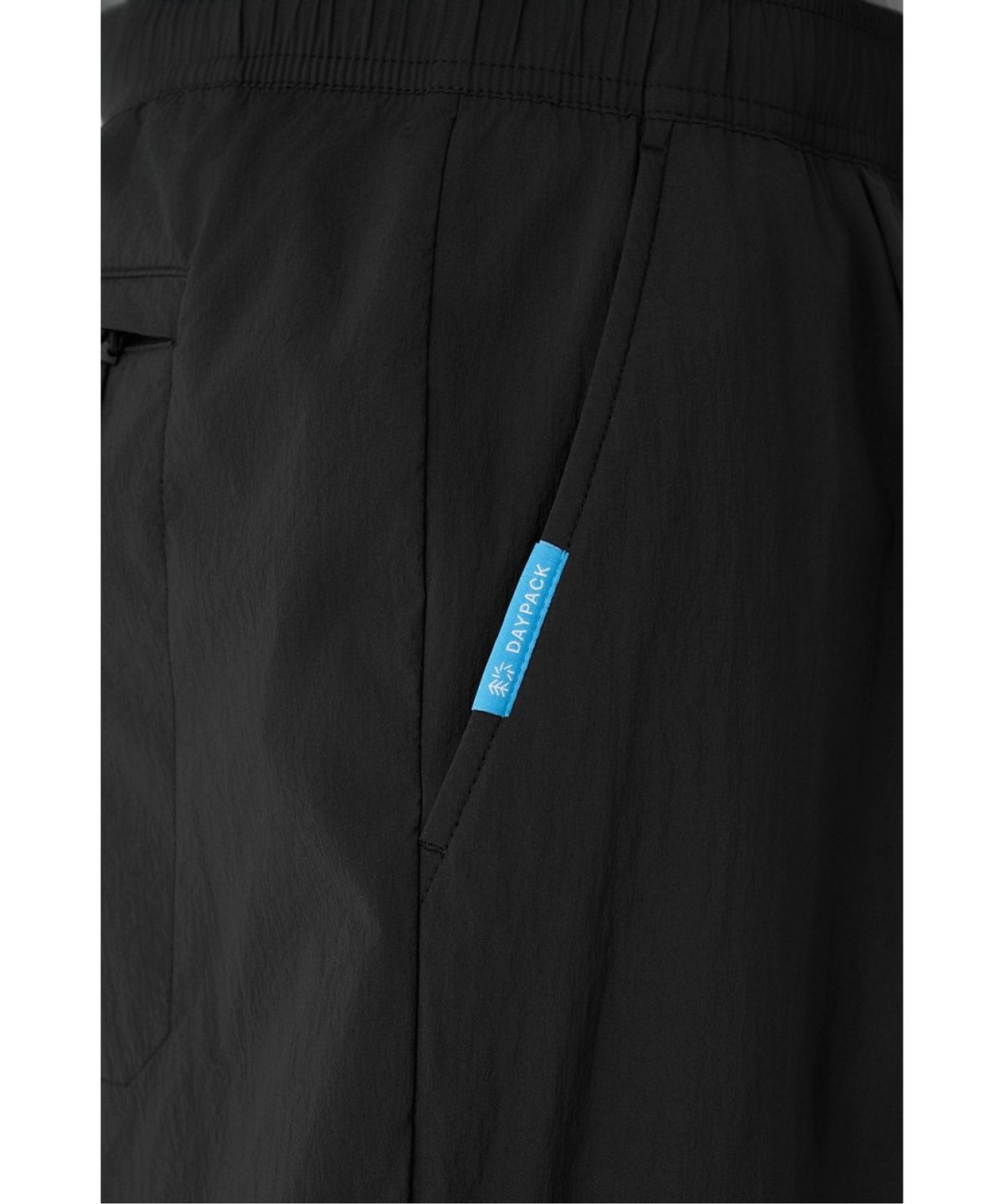 코오롱스포츠(KOLON SPORT) 남성 데이팩 테이퍼드핏 원턱 팬츠 TLPNM26691BLK