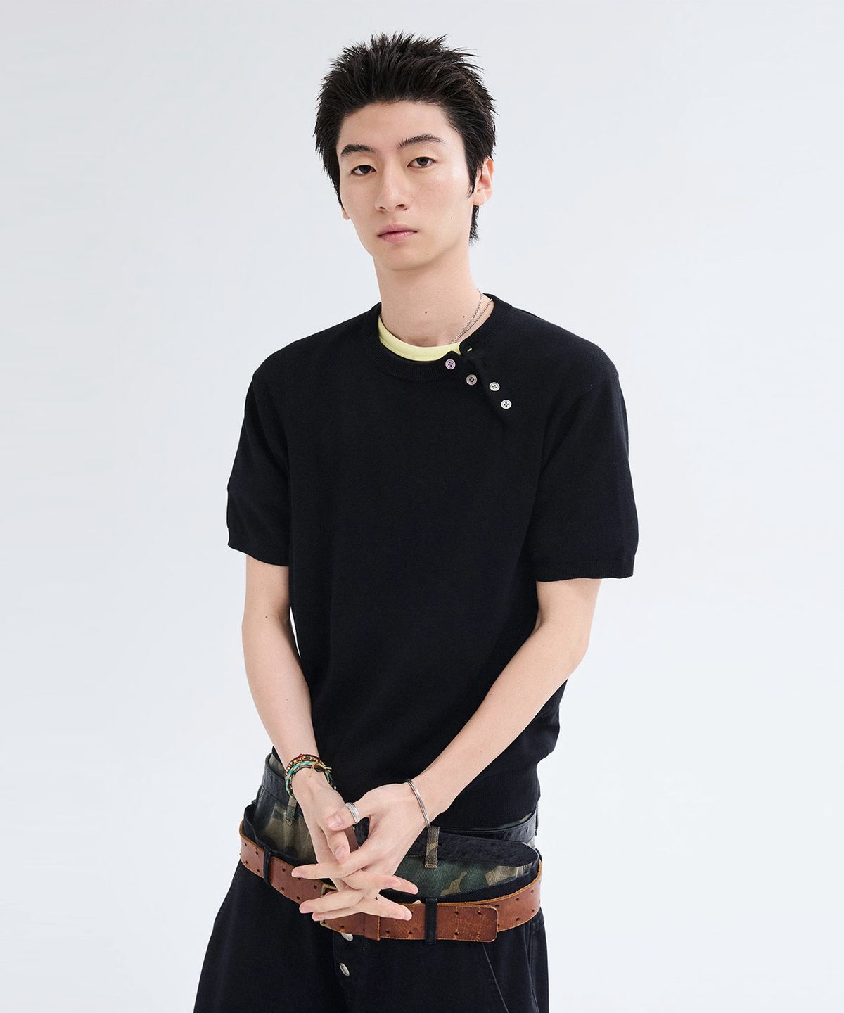 르아르(LEIRE) 사선 헨리넥 반팔 니트 [블랙]
