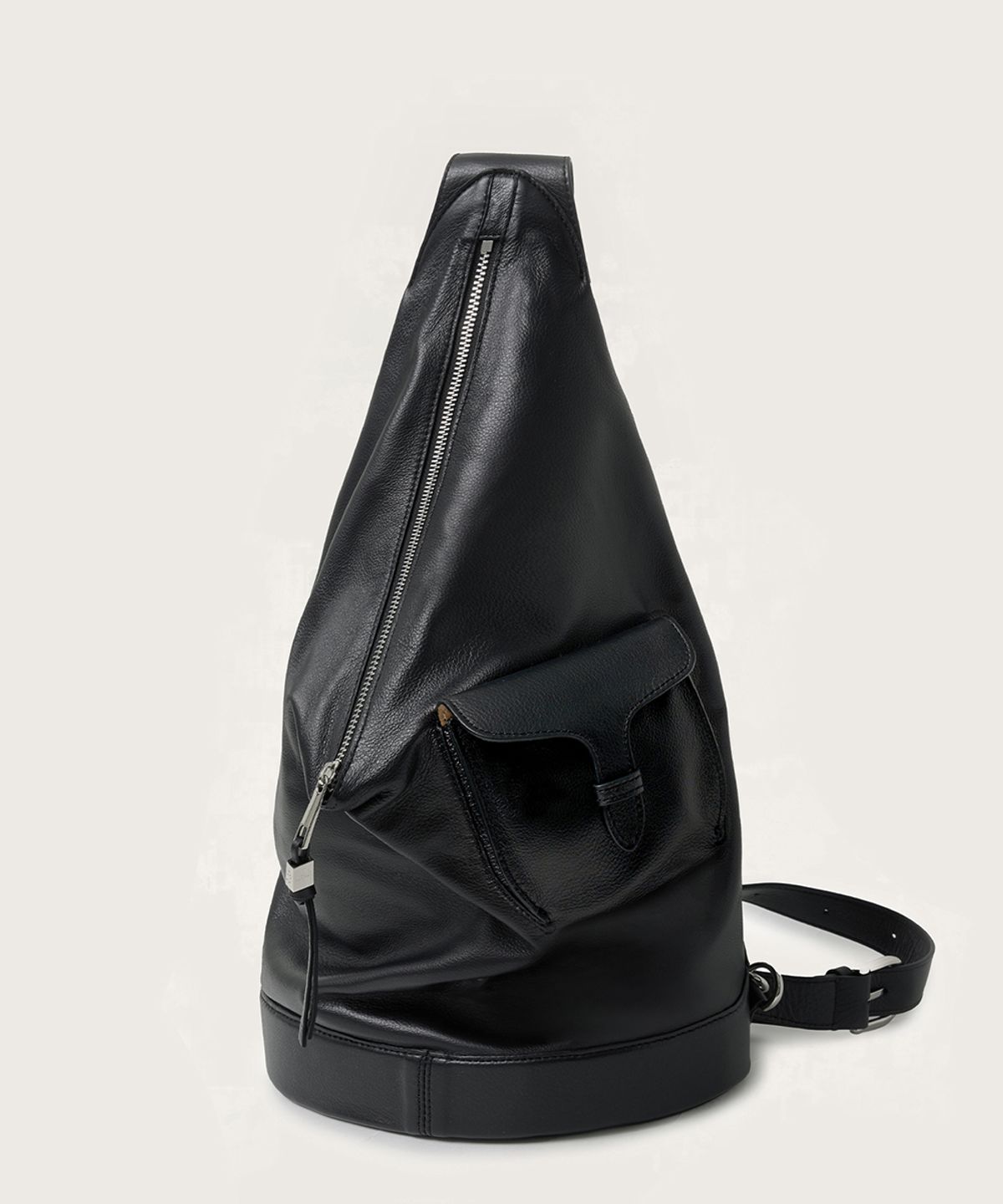넛넛(NUTNUT) Pocket Leather Sling Bag - BLACK