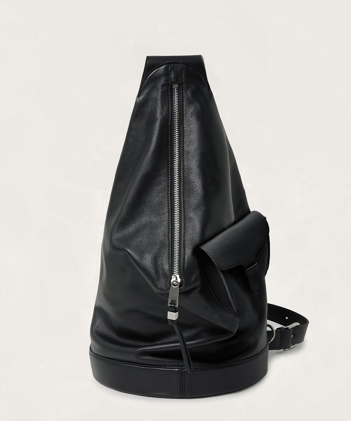 넛넛(NUTNUT) Pocket Leather Sling Bag - BLACK