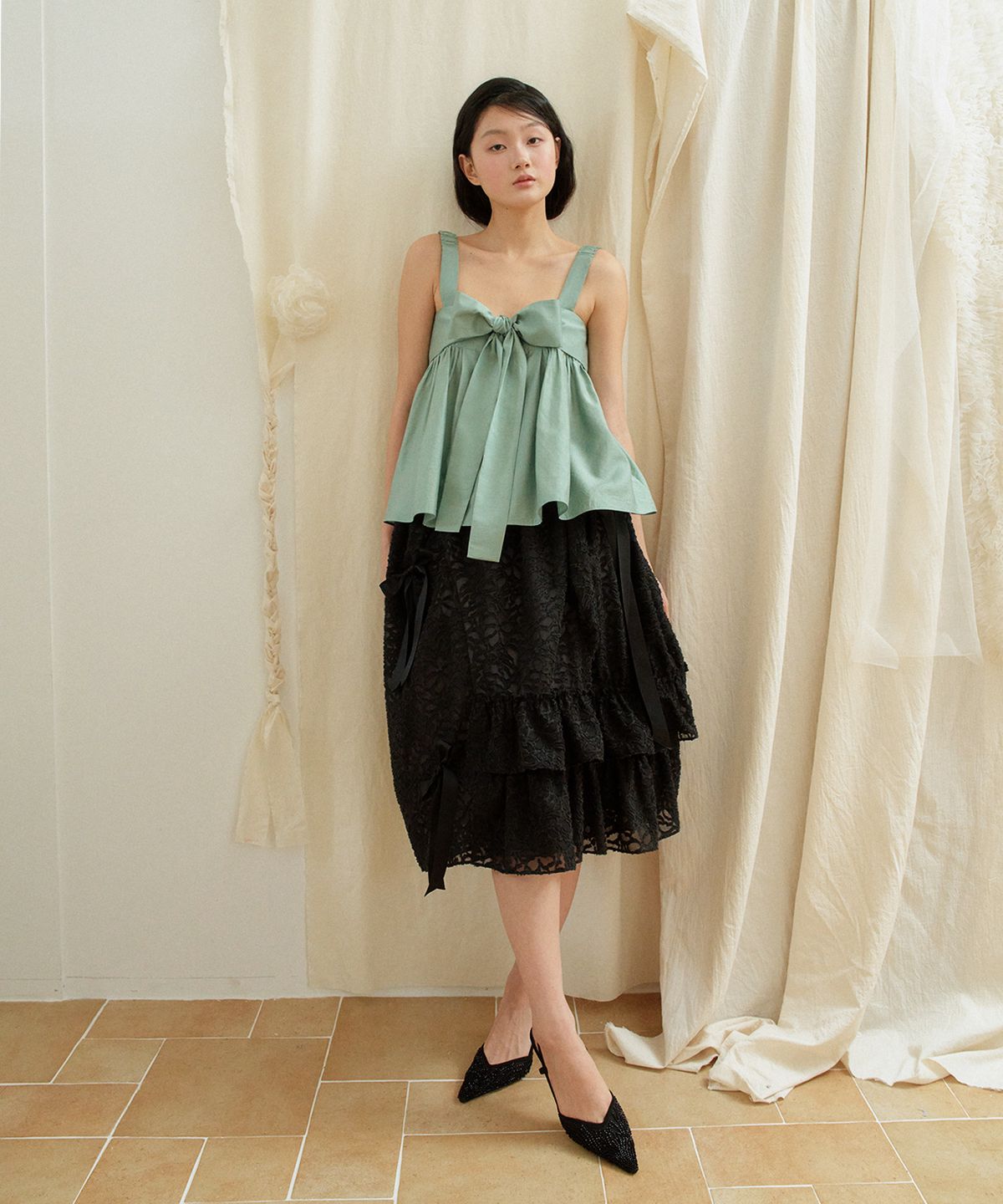 센뉴(SENUE) Floral Sheer Ruffle Ribbon Skirt (BLACK)