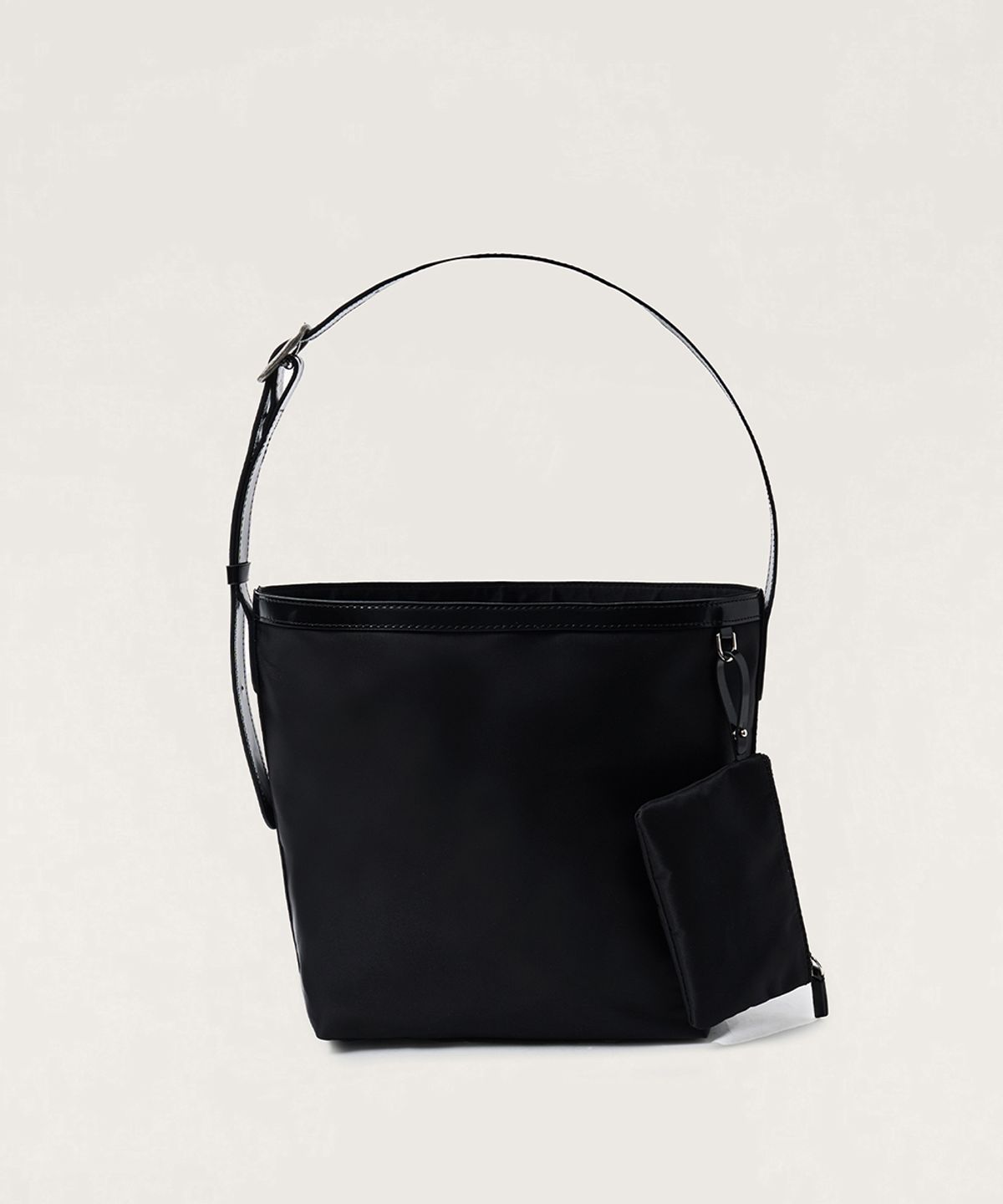 넛넛(NUTNUT) Contour Nylon Bag - BLACK