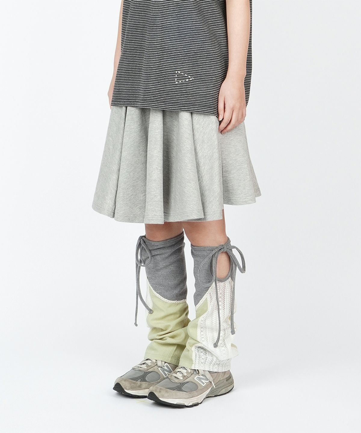 써넥트(SUNNECT) Floral Banded Flare Skirt - Heather Grey