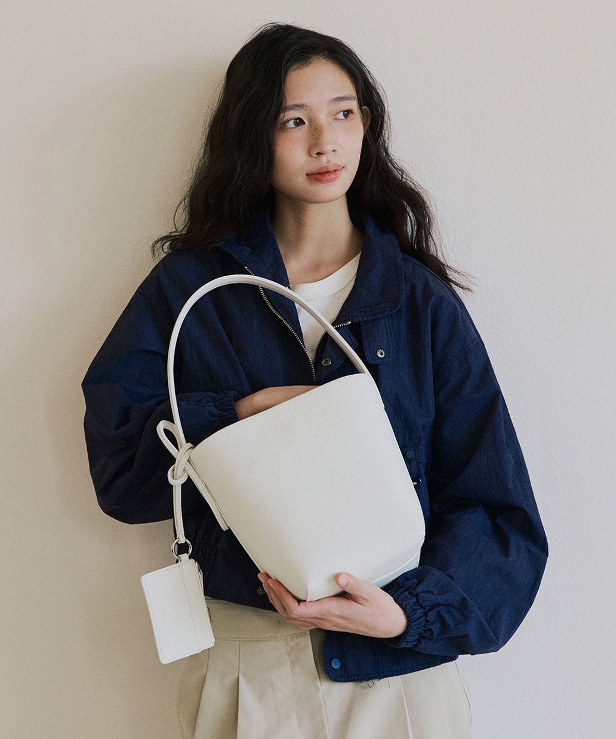 넛넛(NUTNUT) Leather Bucket Bag - WHITE