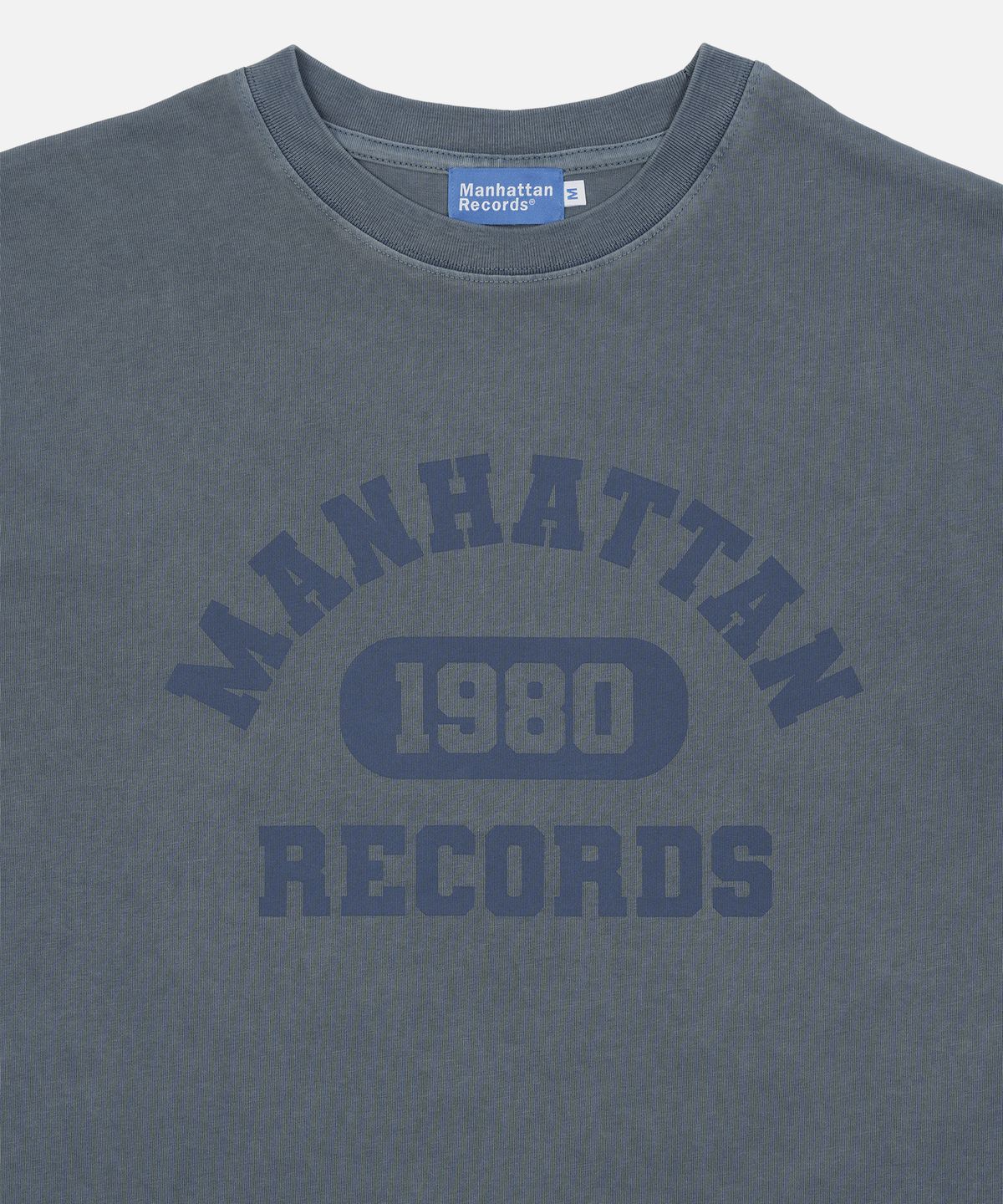 맨하탄레코즈(MANHATTAN RECORDS) MR Pigment College Logo Tee - Blue