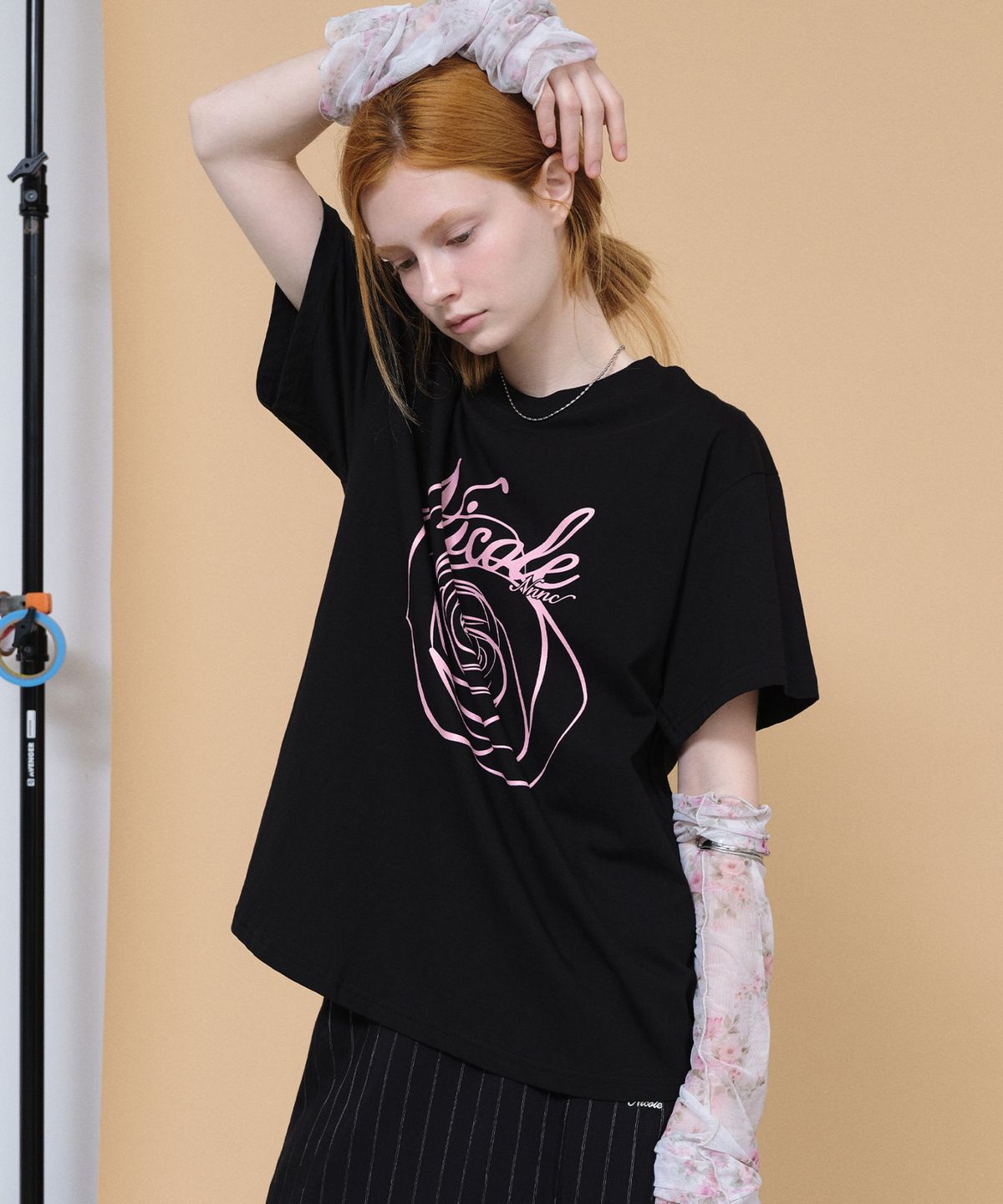 닉앤니콜(NICK&NICOLE) NICOLE ROSE SLEEVE TOP_BLACK PINK