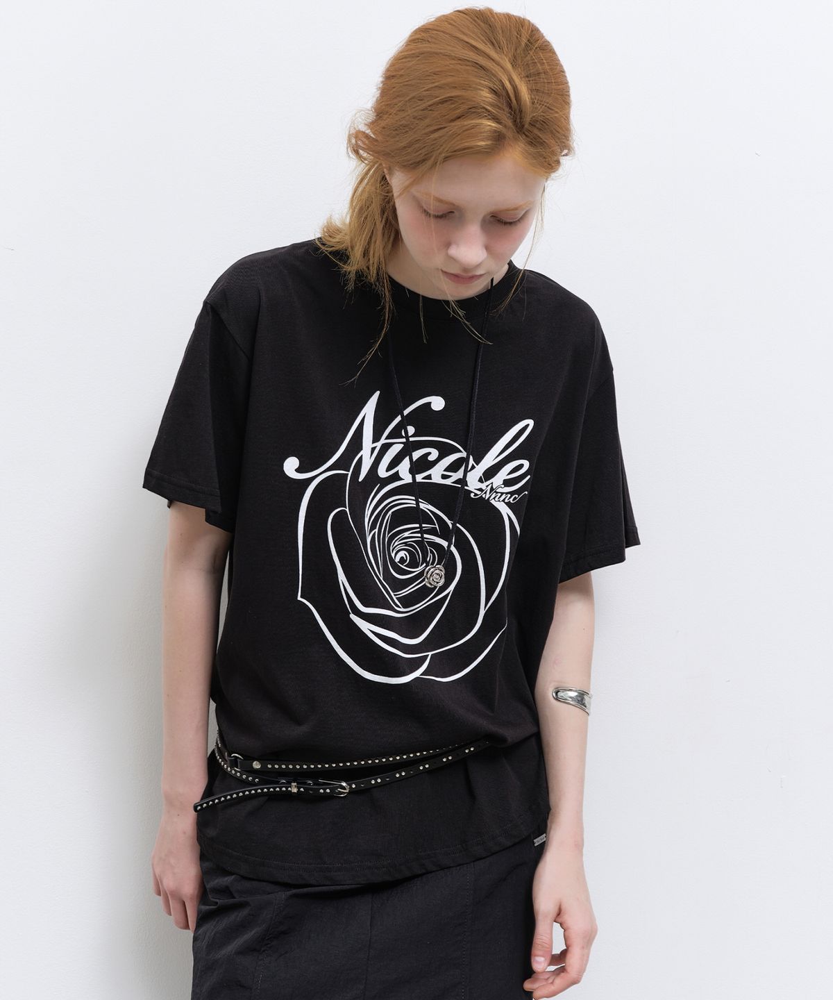 닉앤니콜(NICK&NICOLE) NICOLE ROSE SLEEVE TOP_BLACK WHITE