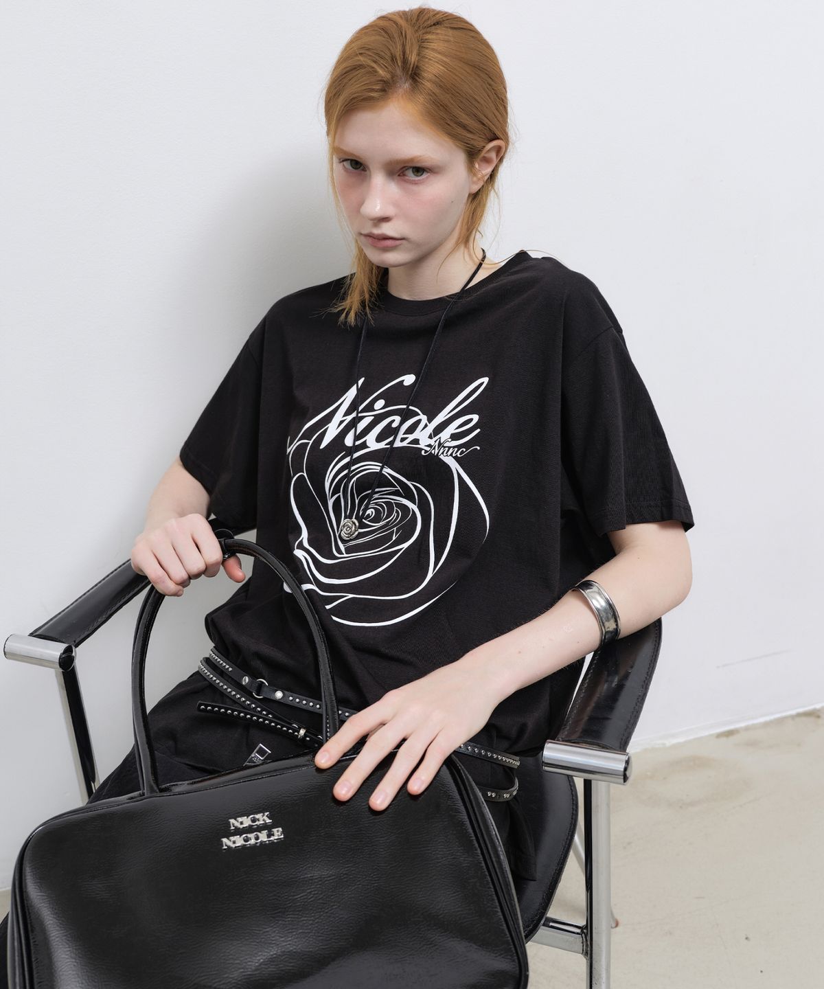 닉앤니콜(NICK&NICOLE) NICOLE ROSE SLEEVE TOP_BLACK WHITE