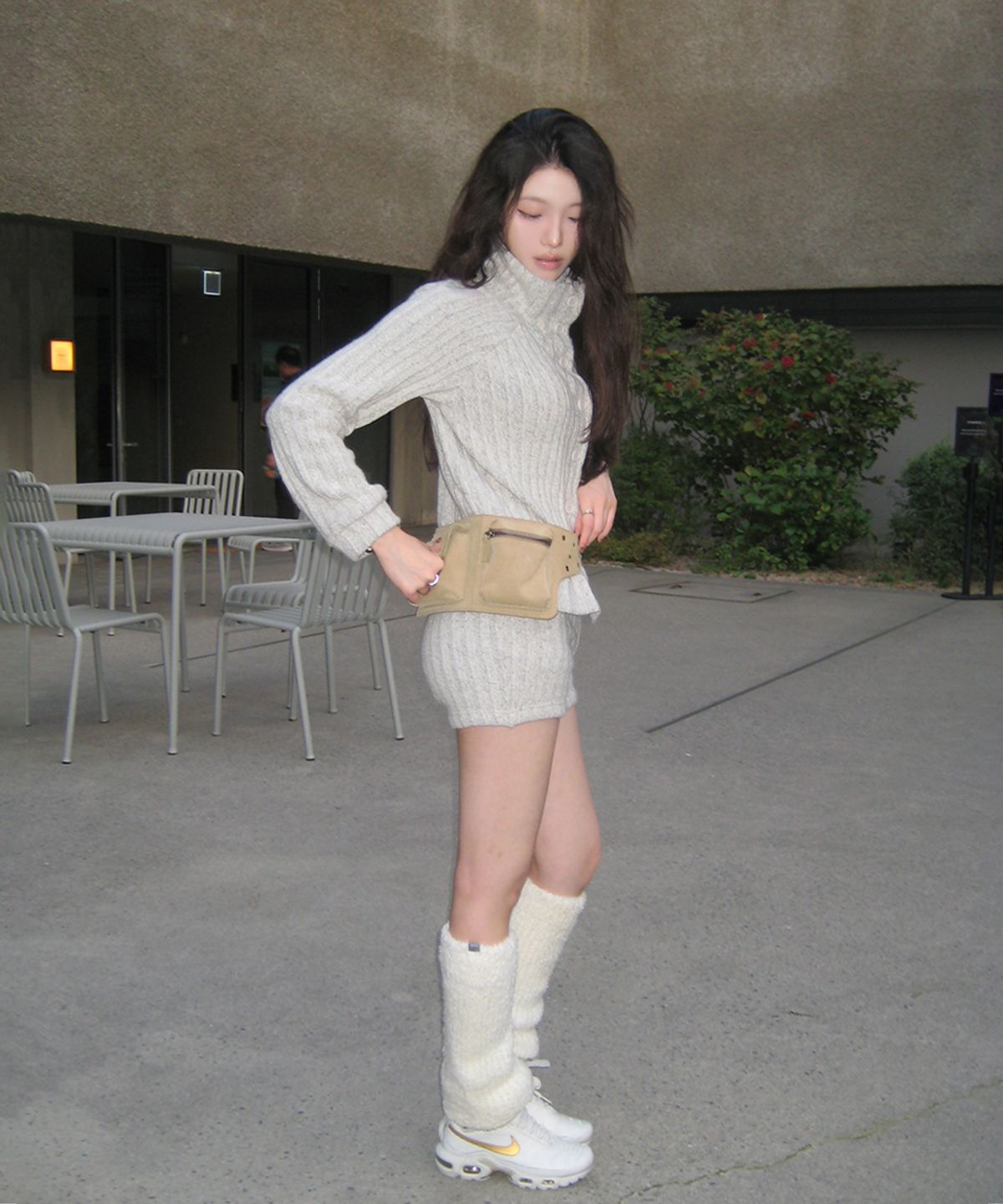 넛넛(NUTNUT) Suede Studded Pocket Belt Bag - BEIGE