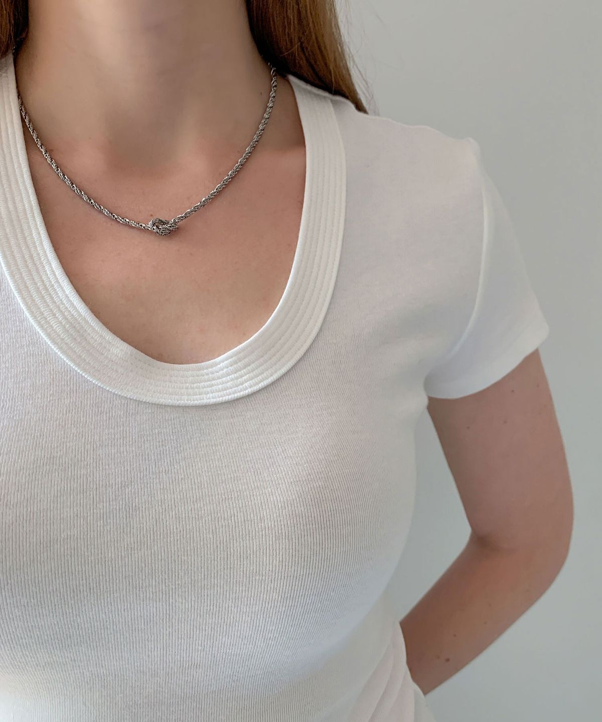 바스카라(VASCARA) Slim Fit Stitch U-Neck Short Sleeve T-Shirt (2colors)