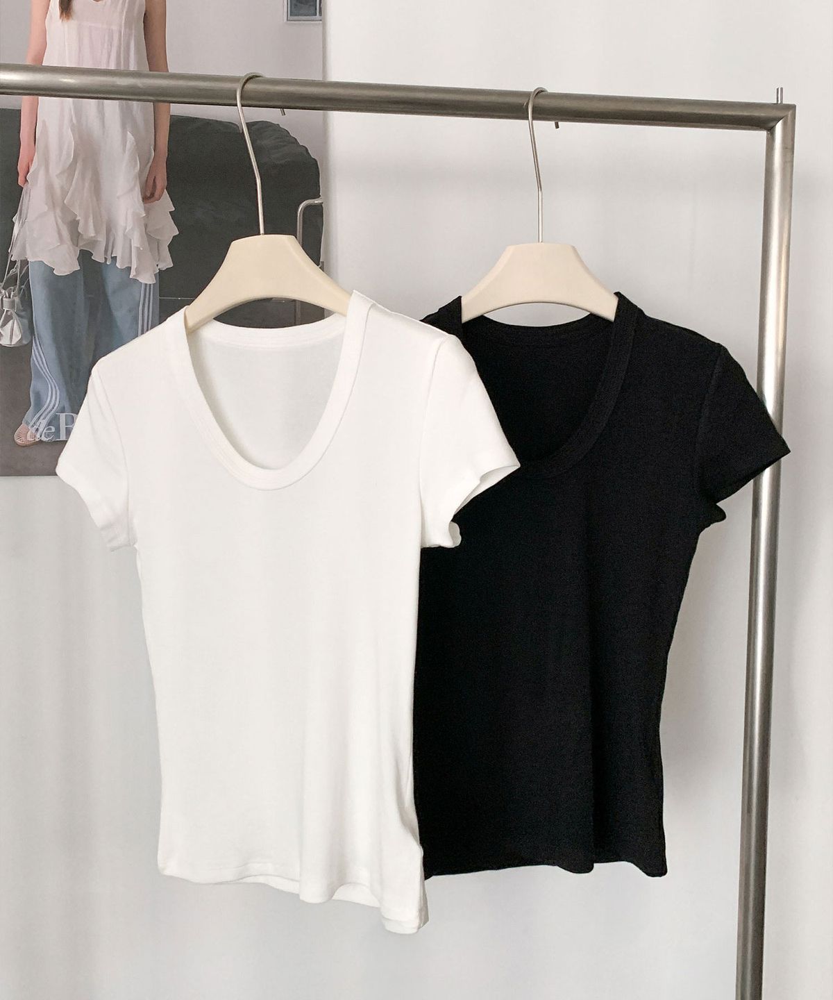 바스카라(VASCARA) Slim Fit Stitch U-Neck Short Sleeve T-Shirt (2colors)