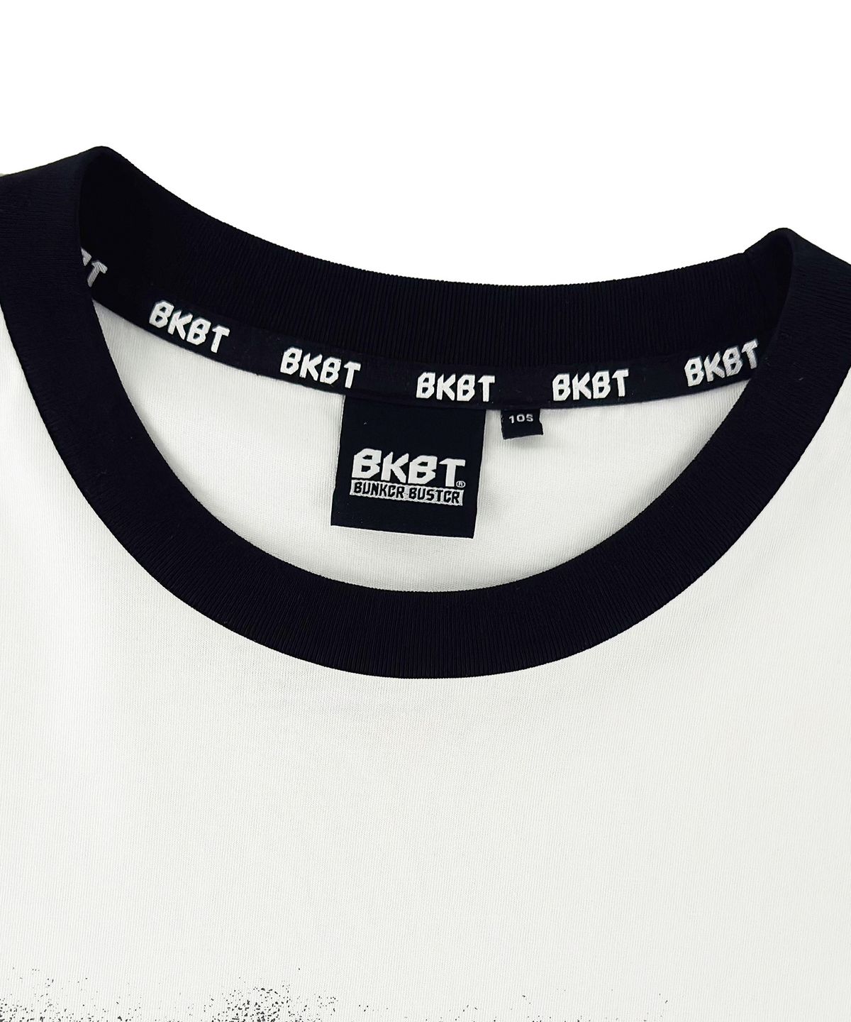 벙커버스터(BUNKERBUSTER) 타이포 그래픽 링거 반팔티 MQ2TU258_OFF WHITE