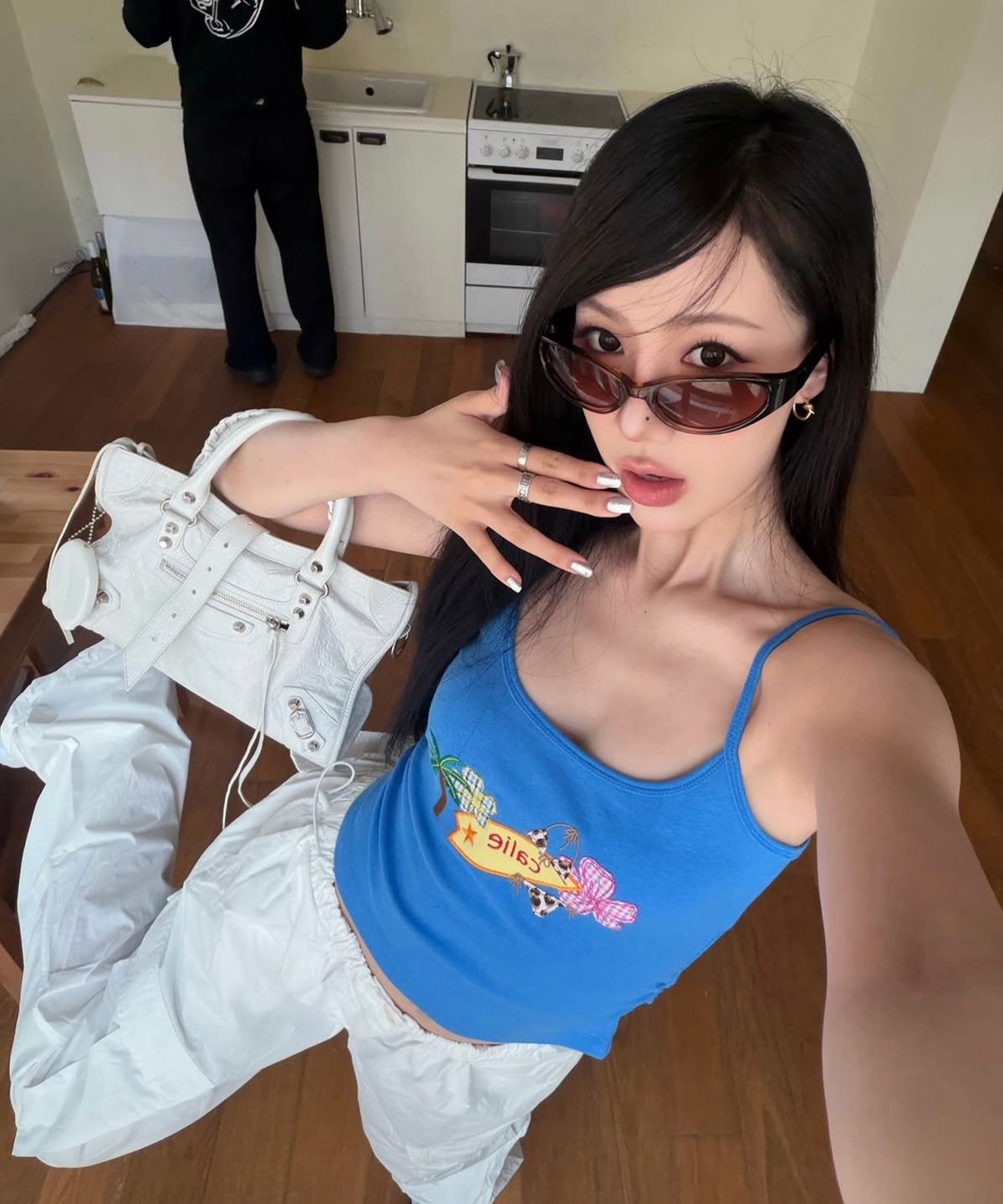 에즈이프 캘리(ASIF CALIE) PALM SURF APPLIQUE SLEEVELESS BLUE