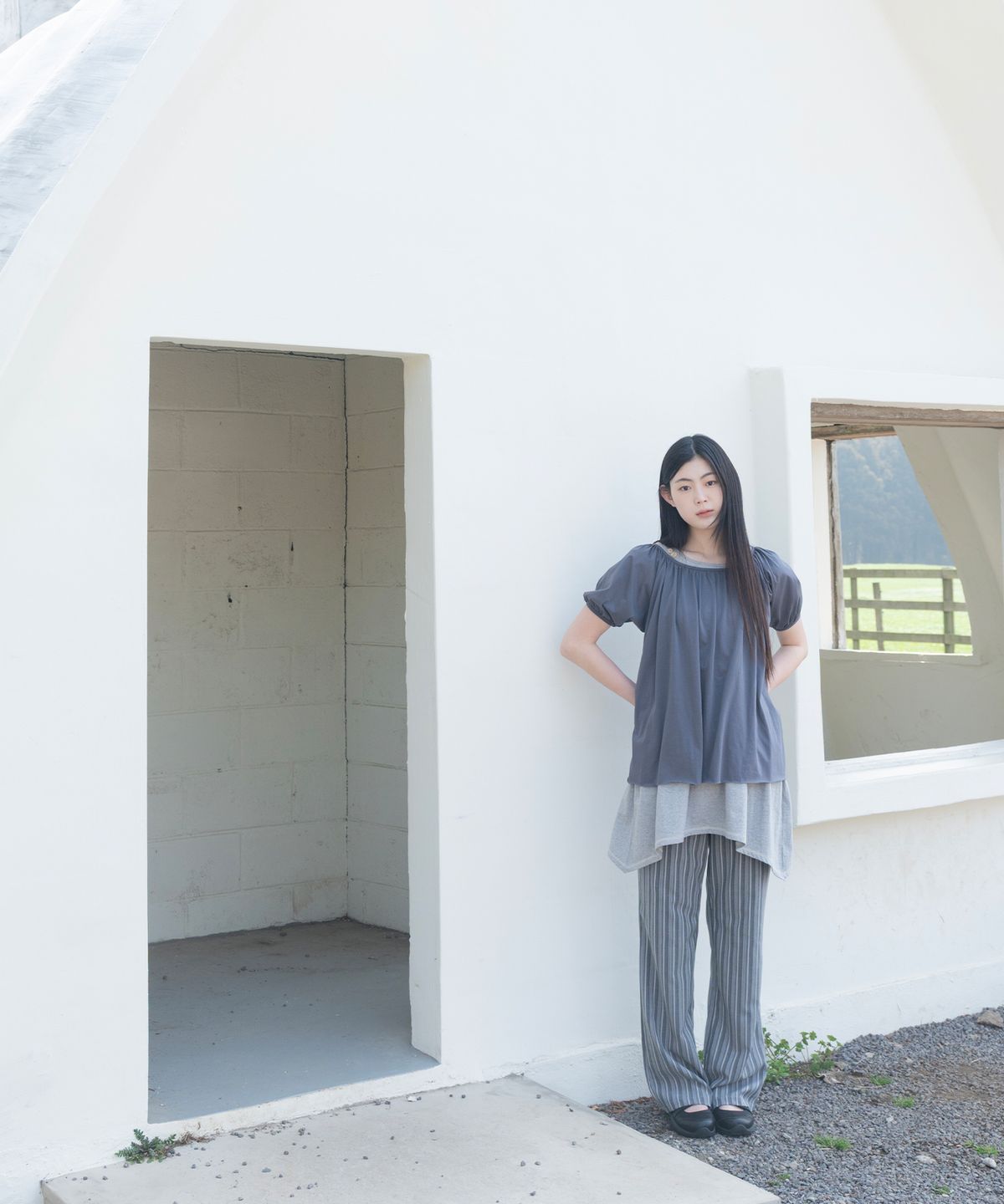오헤시오(OHESHIO) STRIPE BOOTSCUT BANDING PANTS, GRAY