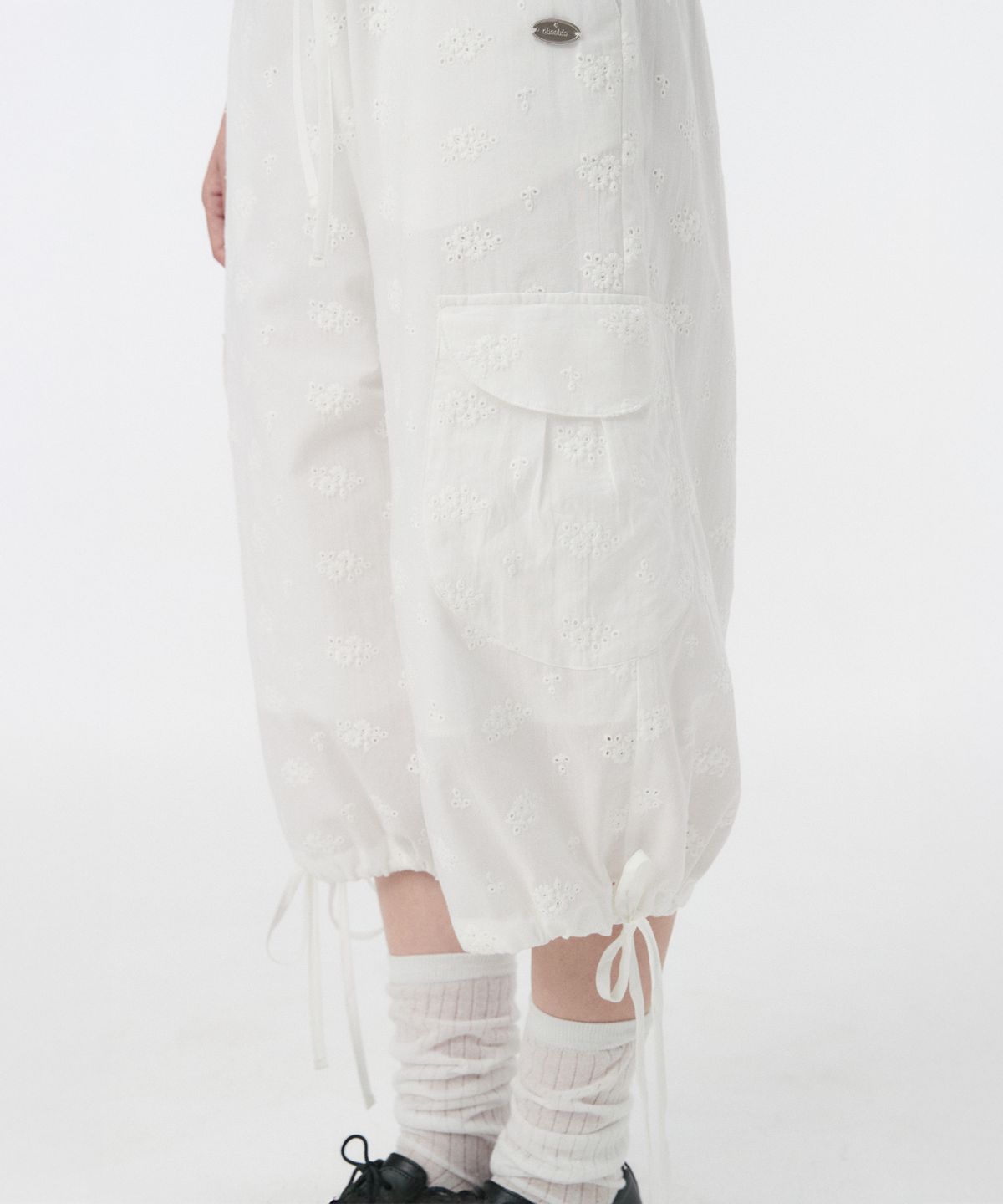오헤시오(OHESHIO) EYELET PUNCHING CARGO PANTS, WHITE