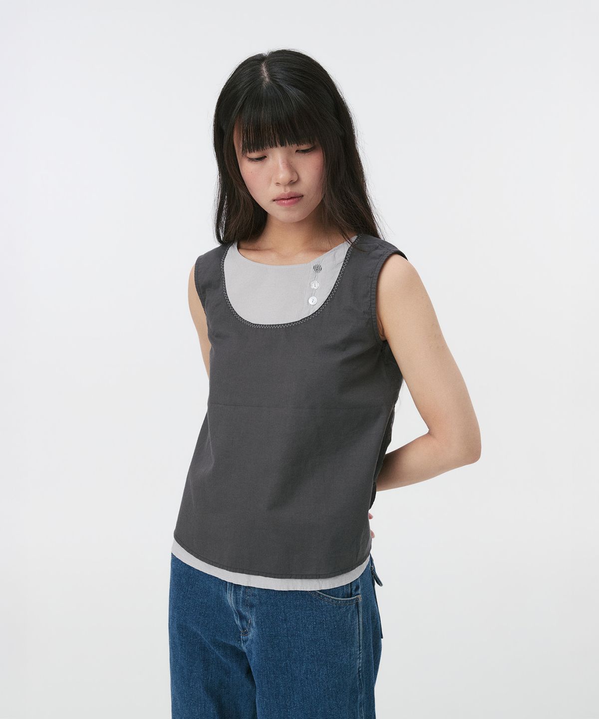 오헤시오(OHESHIO) BUTTON LAYERED SLEEVELESS BLOUSE, CHARCOAL