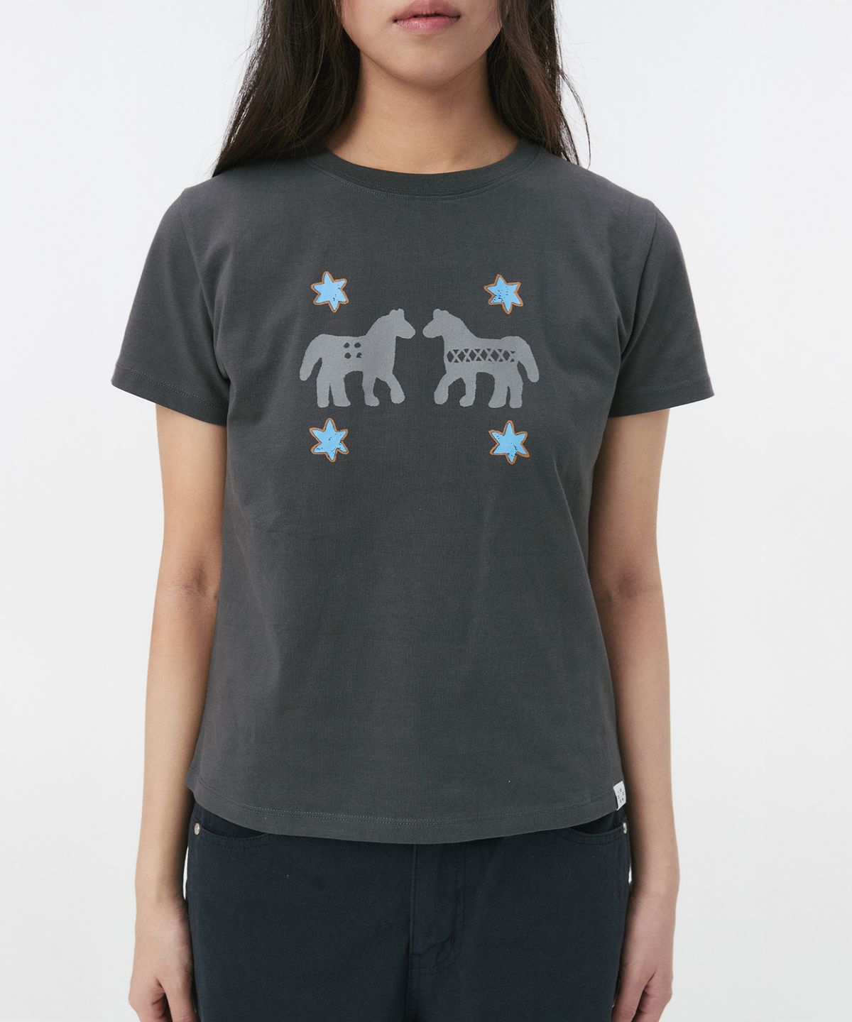 오헤시오(OHESHIO) TWIN PONY CROP T-SHIRT, CHARCOAL