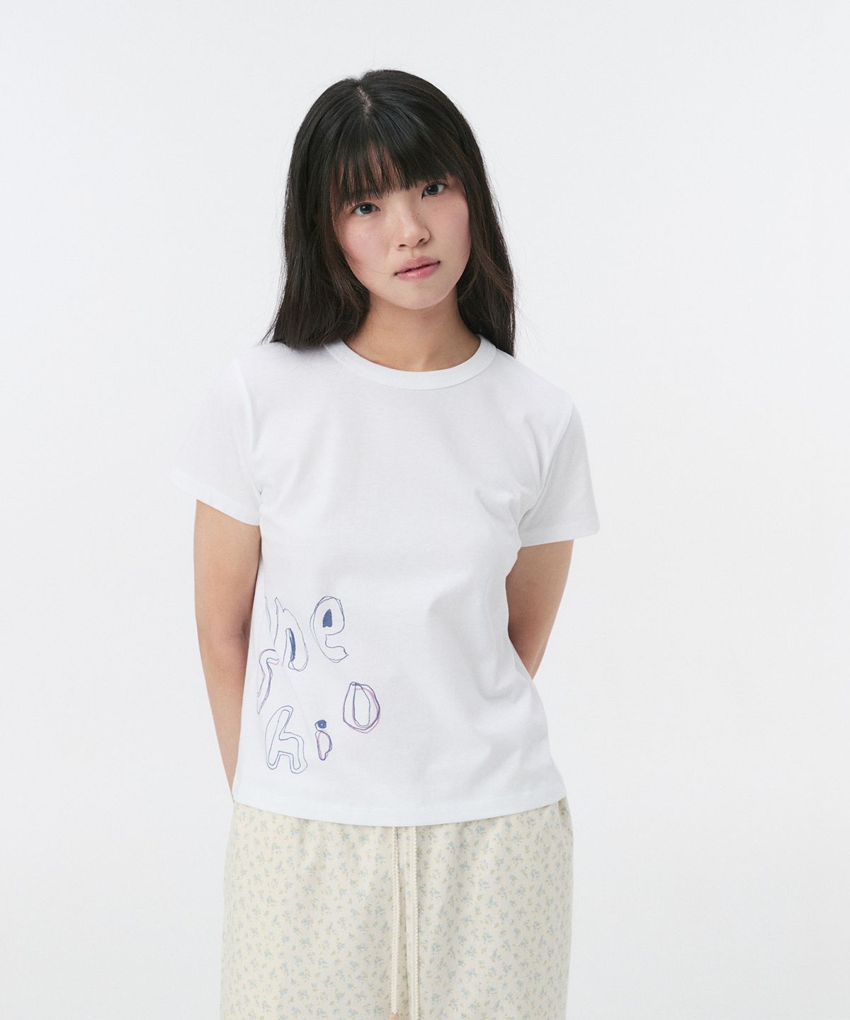 오헤시오(OHESHIO) CRAYON LOGO GRAPHIC T-SHIRT, WHITE