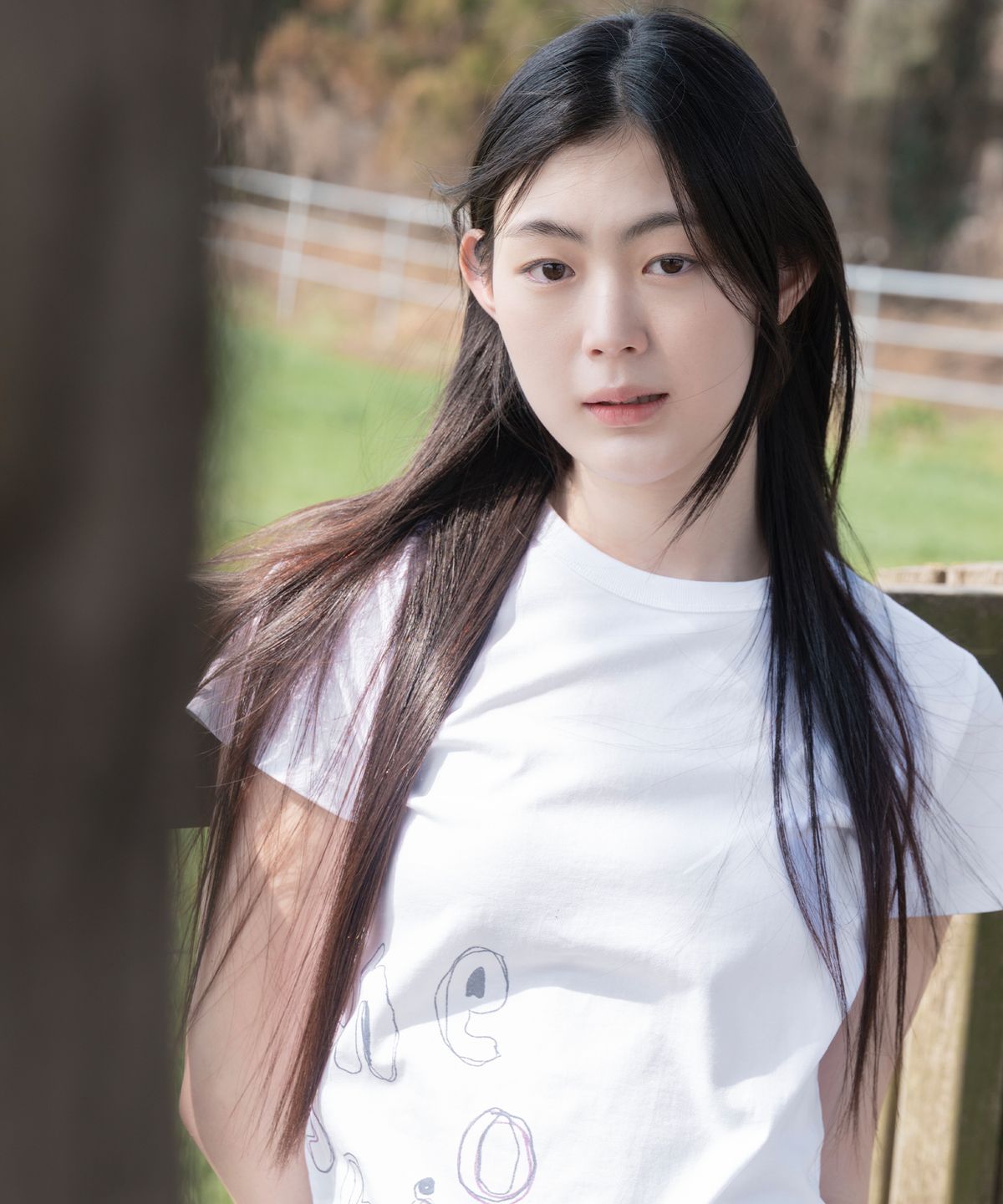 오헤시오(OHESHIO) CRAYON LOGO GRAPHIC T-SHIRT, WHITE