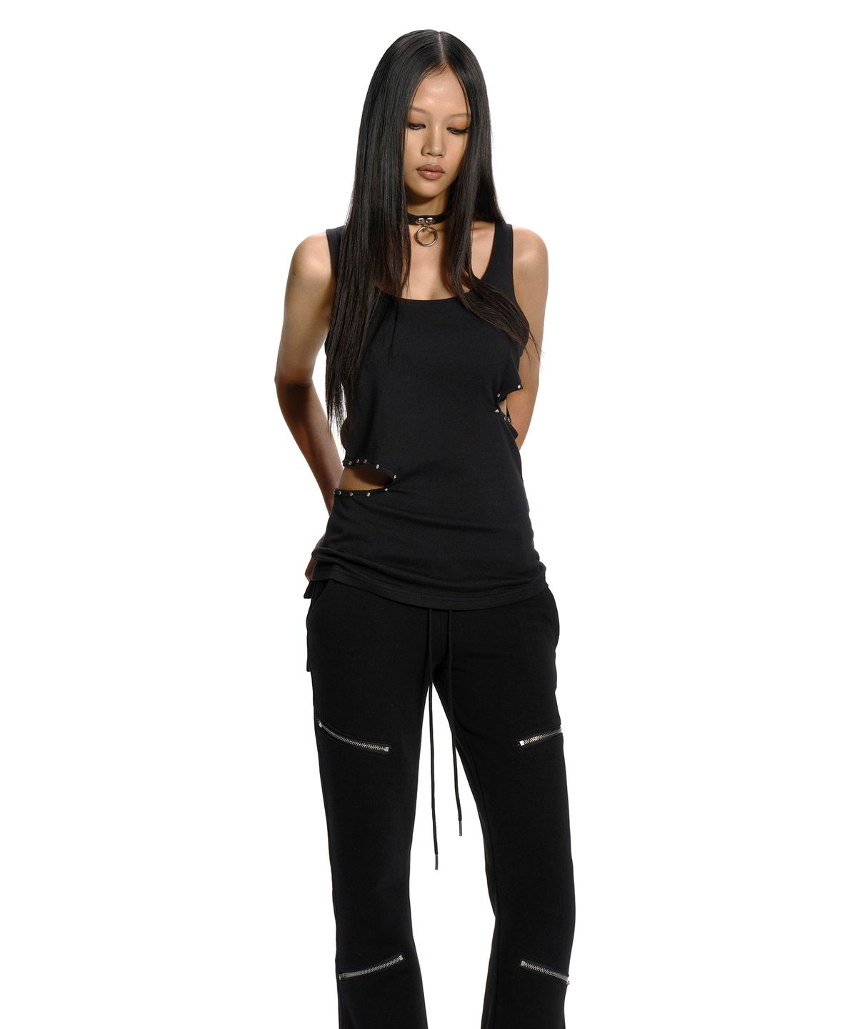 이양(EYANG) CUT-OUT STUD SLEEVELESS TOP BLACK