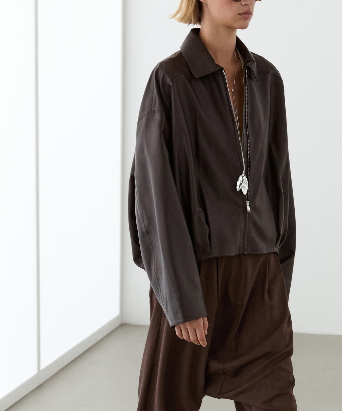 마시모두띠(MASSIMO DUTTI) 플리츠 나파 가죽 재킷