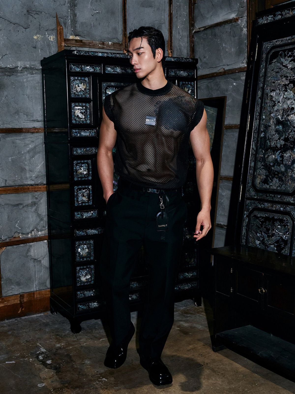 아웃오브(OUTOF) Oversized Mesh Sleeveless