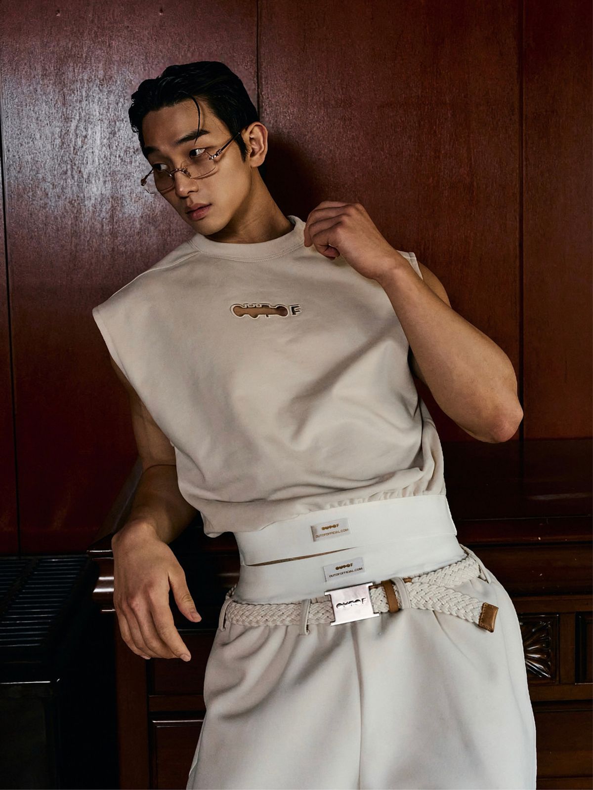 아웃오브(OUTOF) Logo Hole White Band Sleeveless