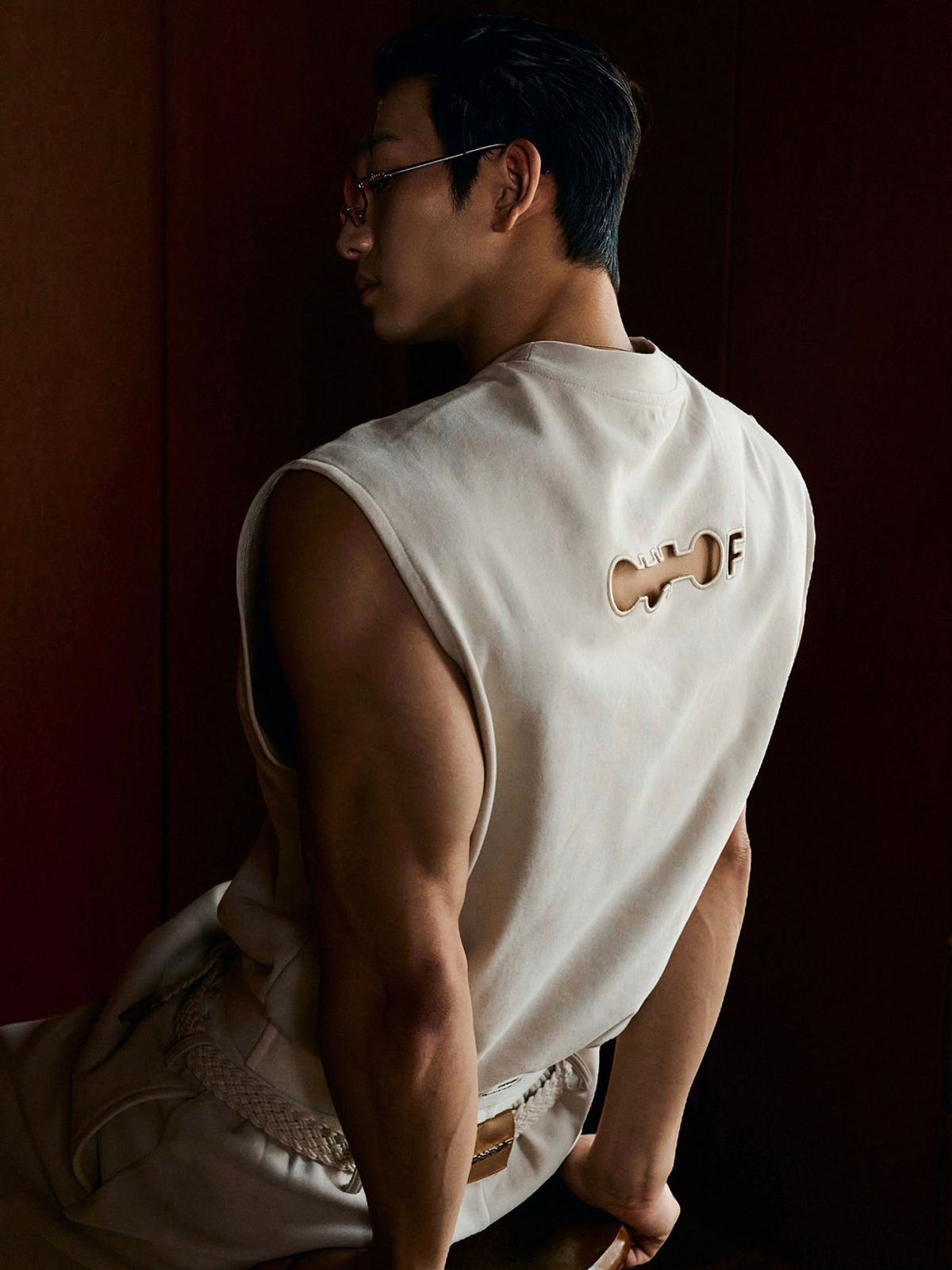 아웃오브(OUTOF) Logo Hole White Band Sleeveless