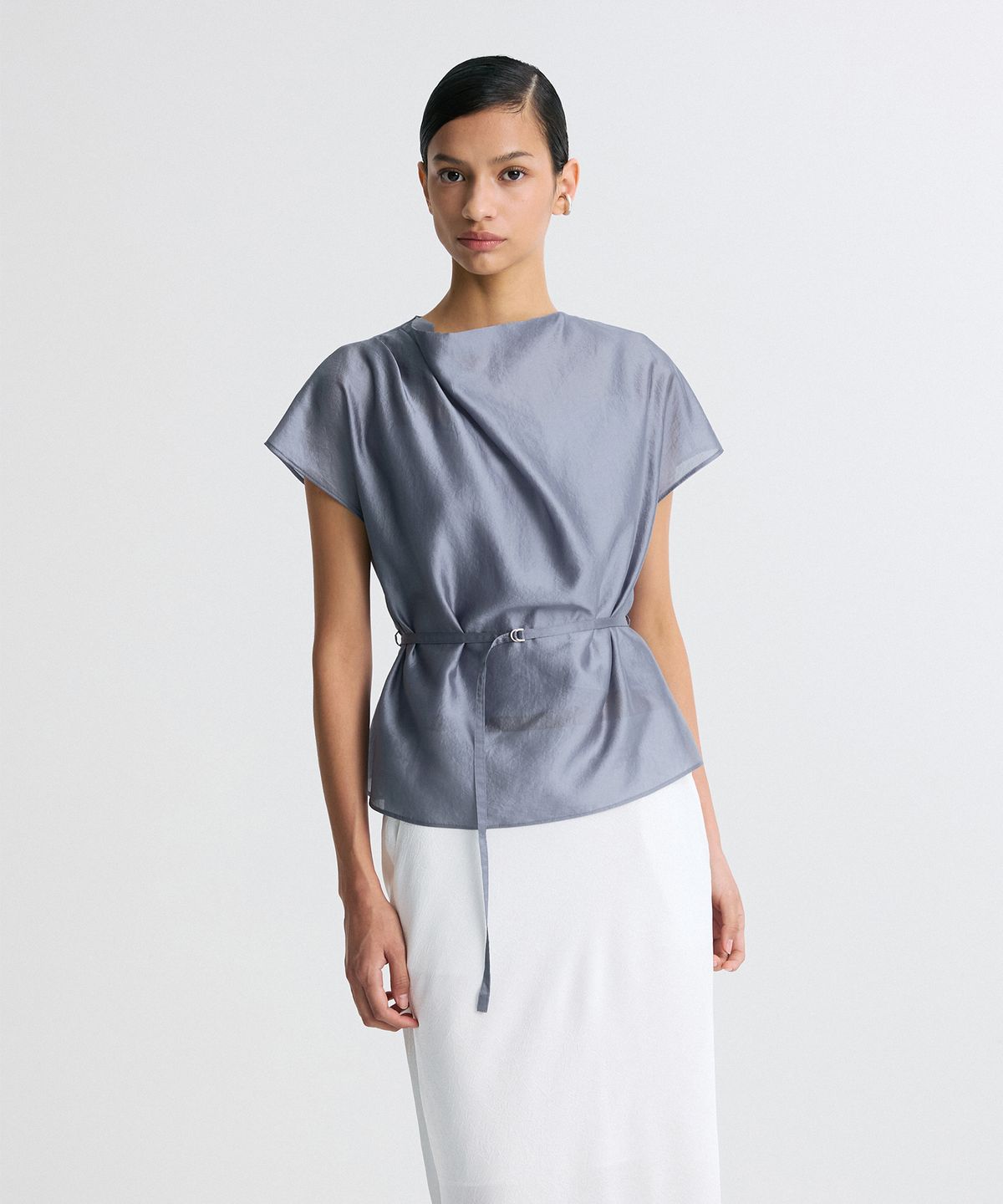 리이(RE RHEE) SHEER BELTED BLOUSE ASH BLUE