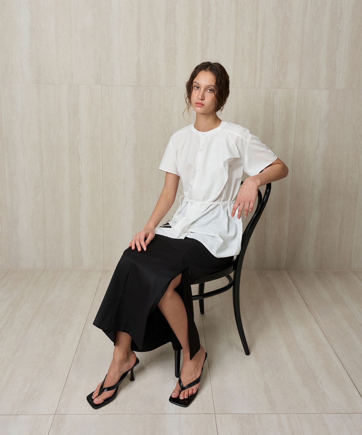 리이(RE RHEE) RUFFLE DETAIL SHIRT BLOUSE WHITE