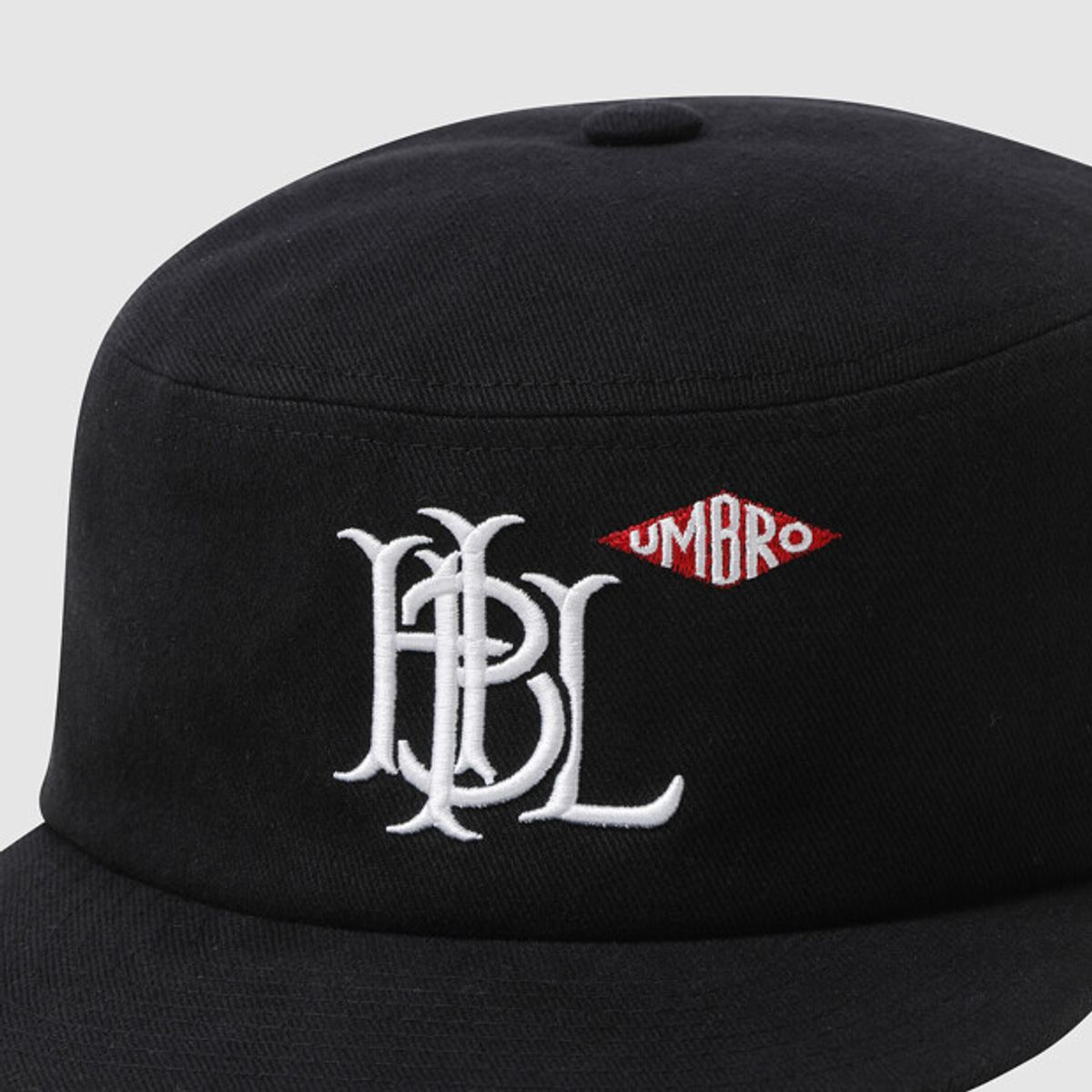 엄브로(UMBRO) HBL 심볼 필박스캡 블랙 UR223CCP54