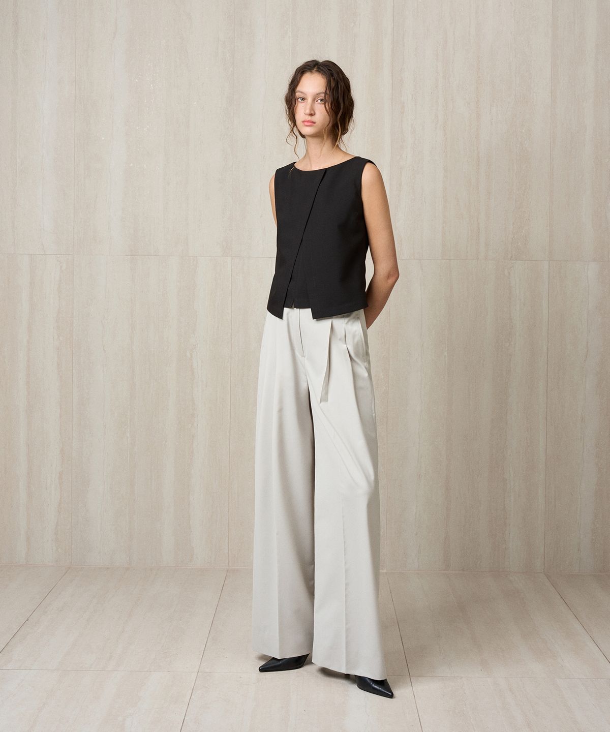 리이(RE RHEE) PLEATED WIDE TROUSERS ECRU