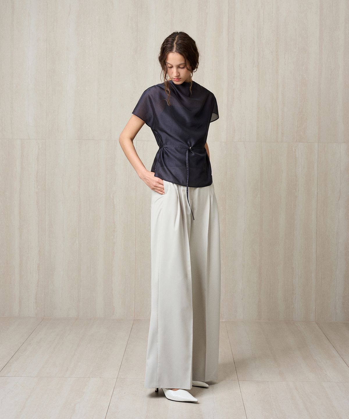 리이(RE RHEE) PLEATED WIDE TROUSERS ECRU