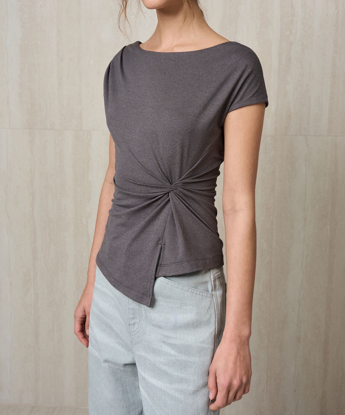 리이(RE RHEE) TWISTED DRAPE TOP CHARCOAL