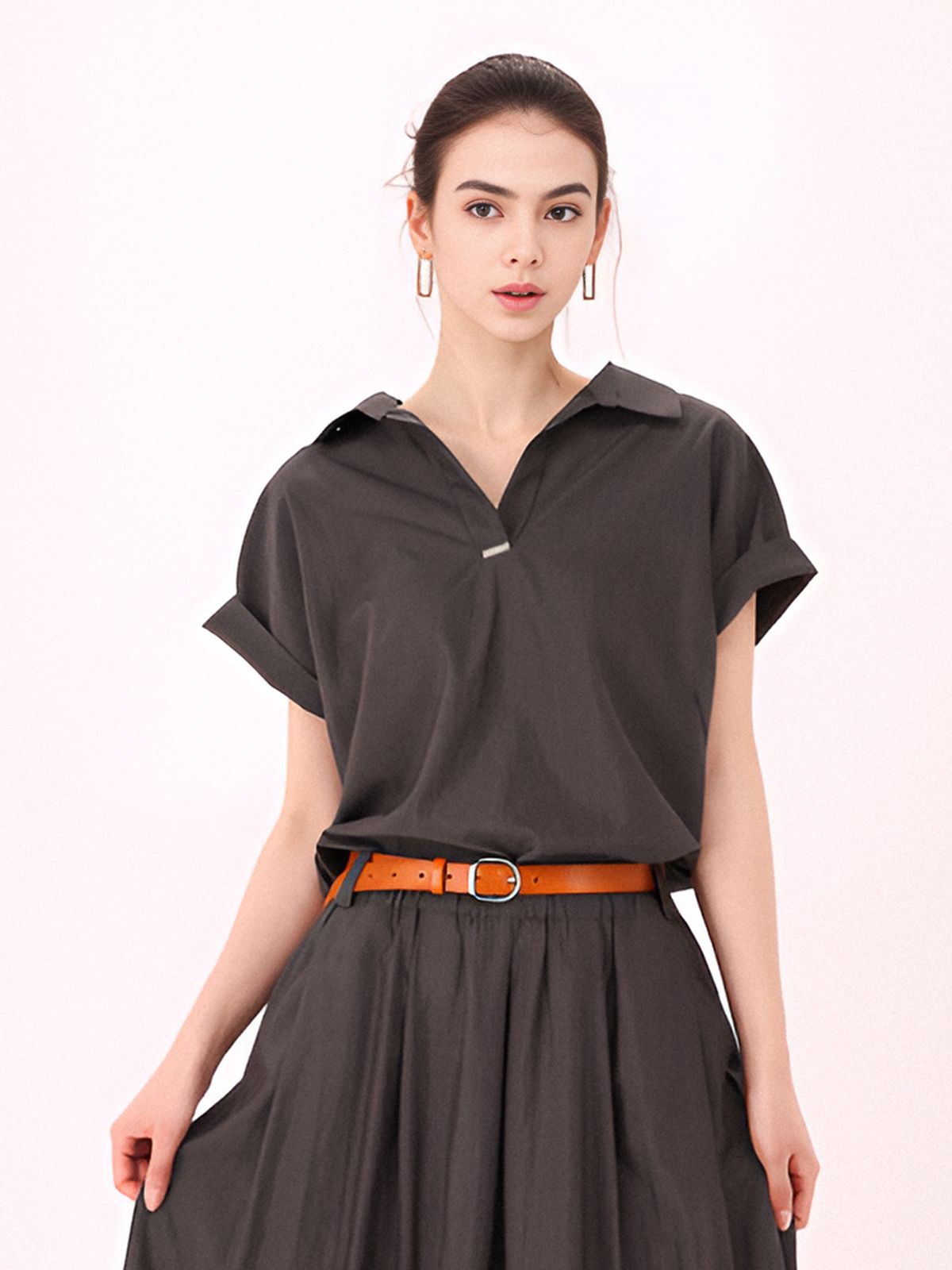 아쿠드(ACUD) Half Sleeve Glossy Blouse _Brown