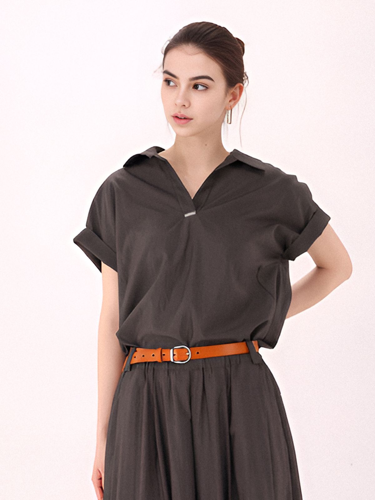 아쿠드(ACUD) Half Sleeve Glossy Blouse _Brown