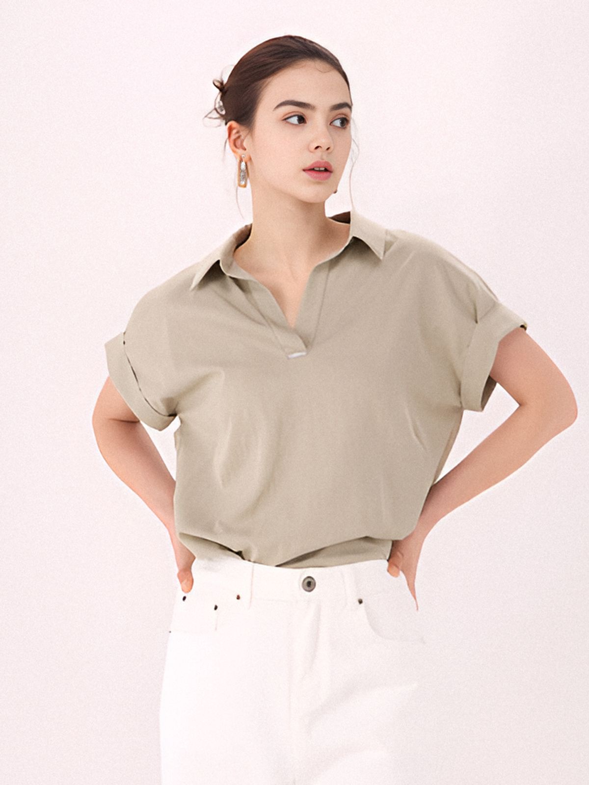 아쿠드(ACUD) Half Sleeve Glossy Blouse _Beige