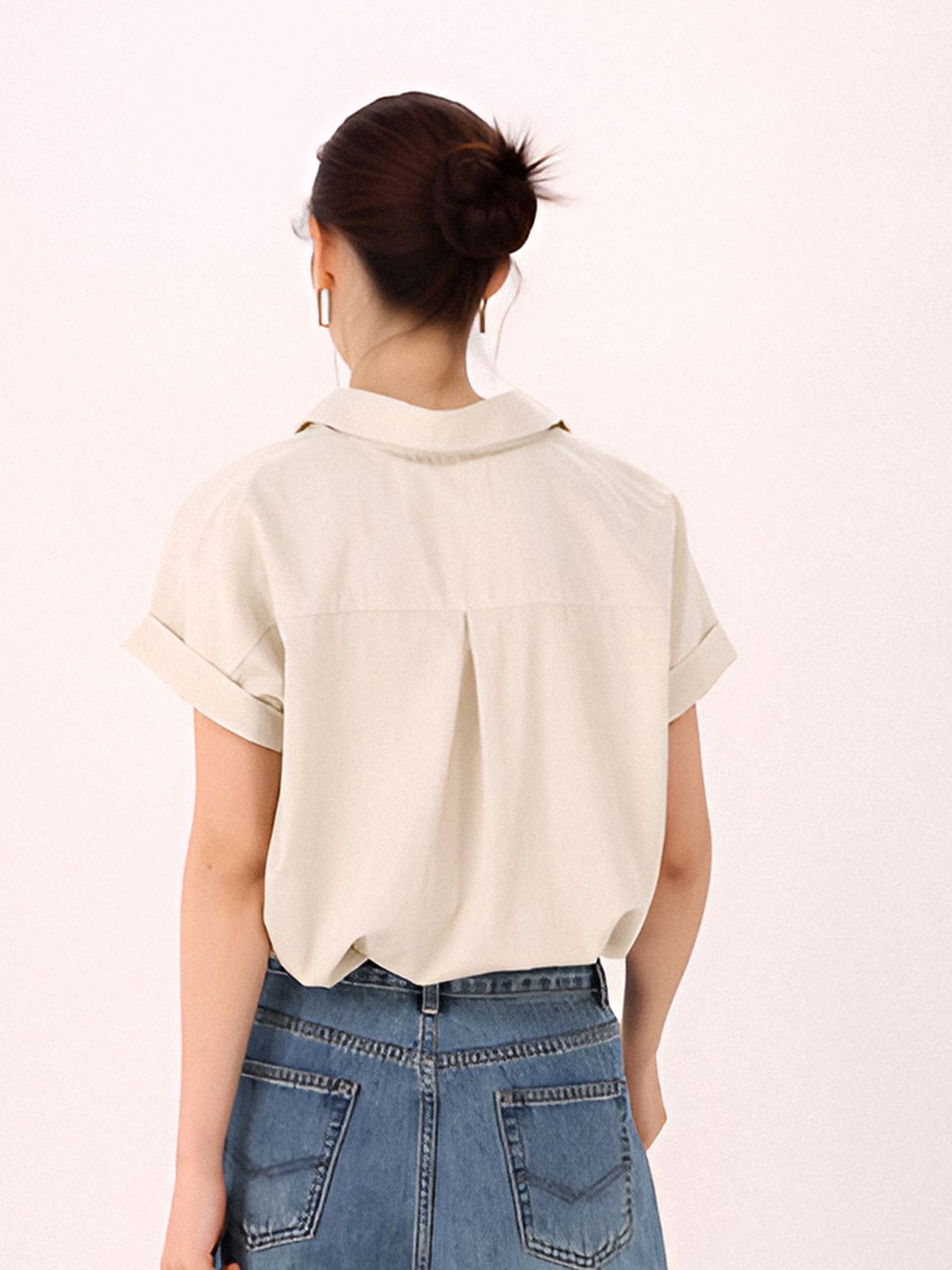 아쿠드(ACUD) Half Sleeve Glossy Blouse _L.Beige