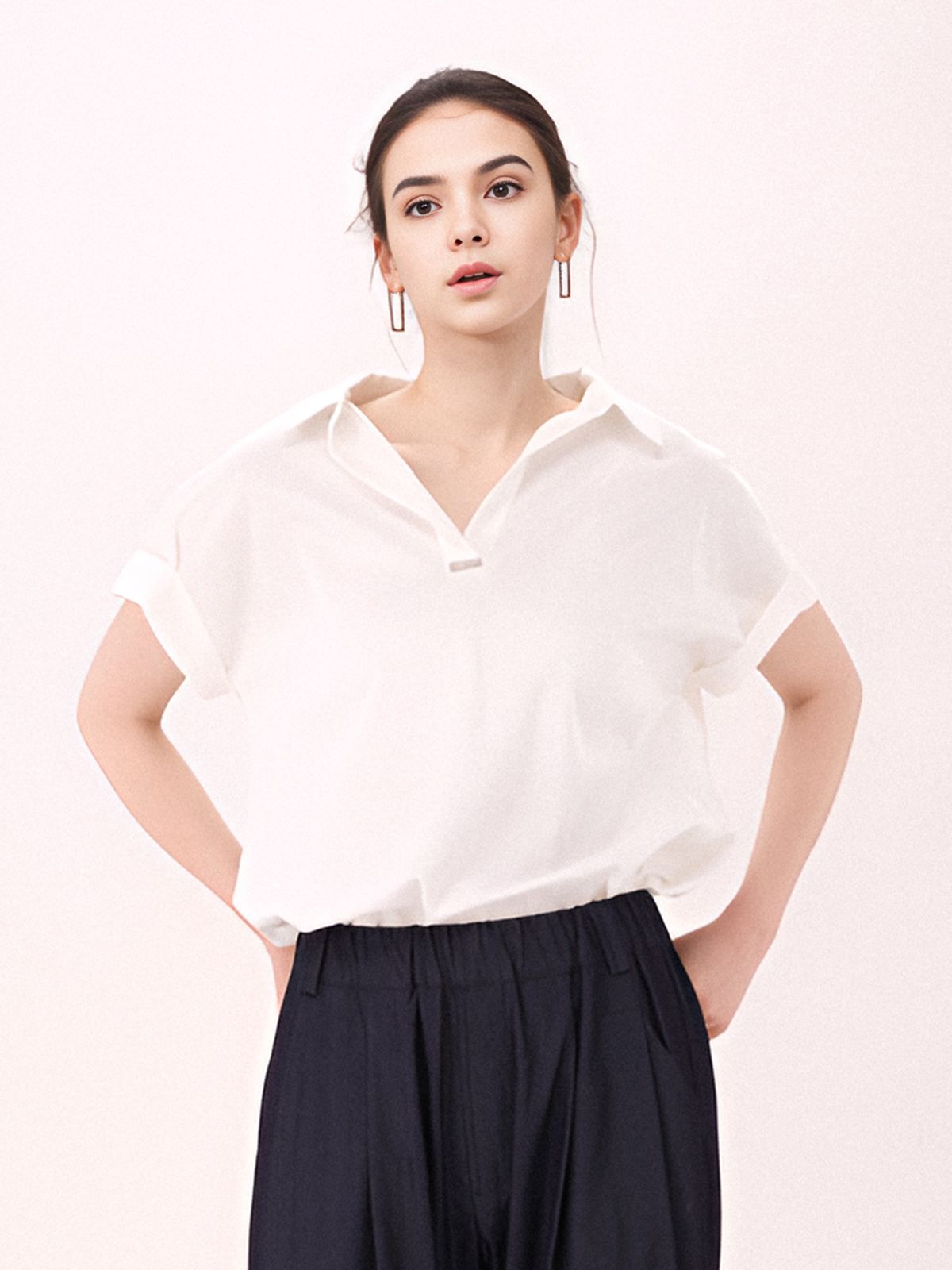 아쿠드(ACUD) Half Sleeve Glossy Blouse _Ivory