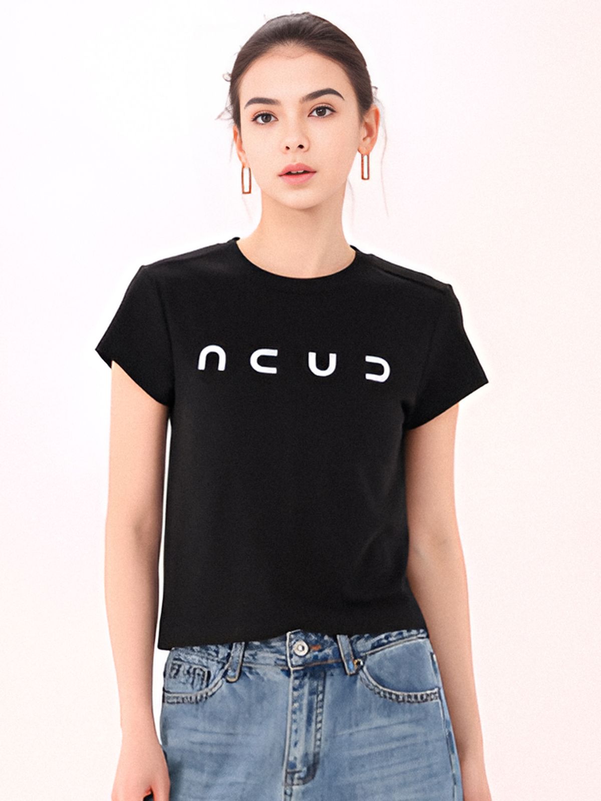 아쿠드(ACUD) Logo Slim Croped T-shirt _Black