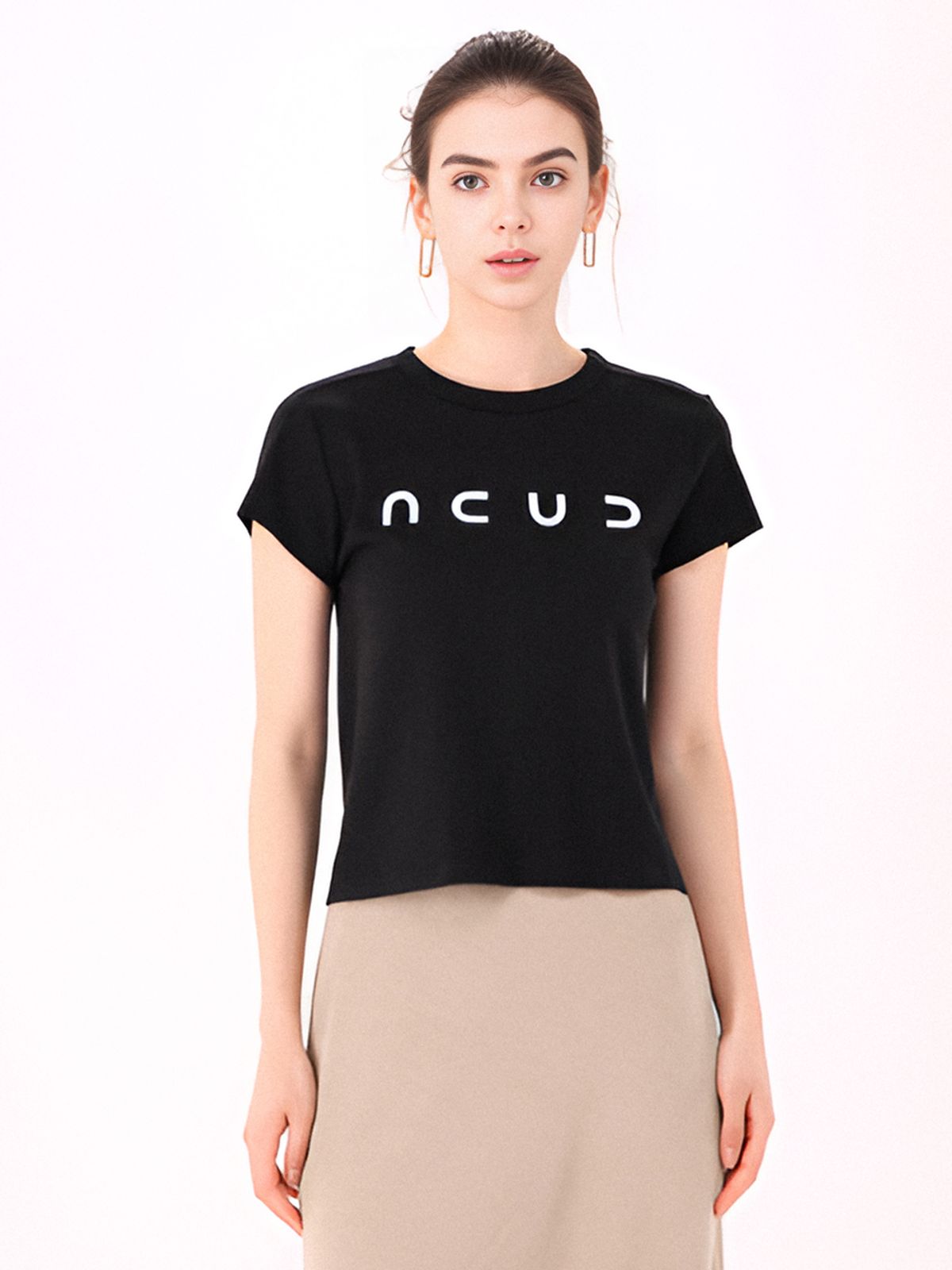 아쿠드(ACUD) Logo Slim Croped T-shirt _Black