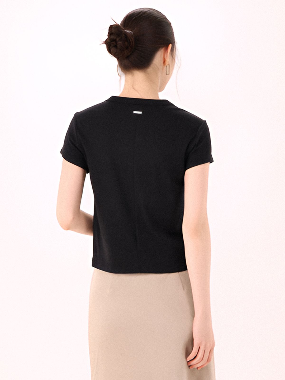 아쿠드(ACUD) Logo Slim Croped T-shirt _Black