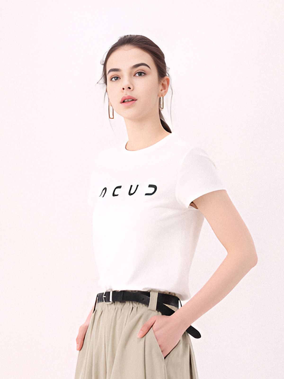 아쿠드(ACUD) Logo Slim Croped T-shirt _White