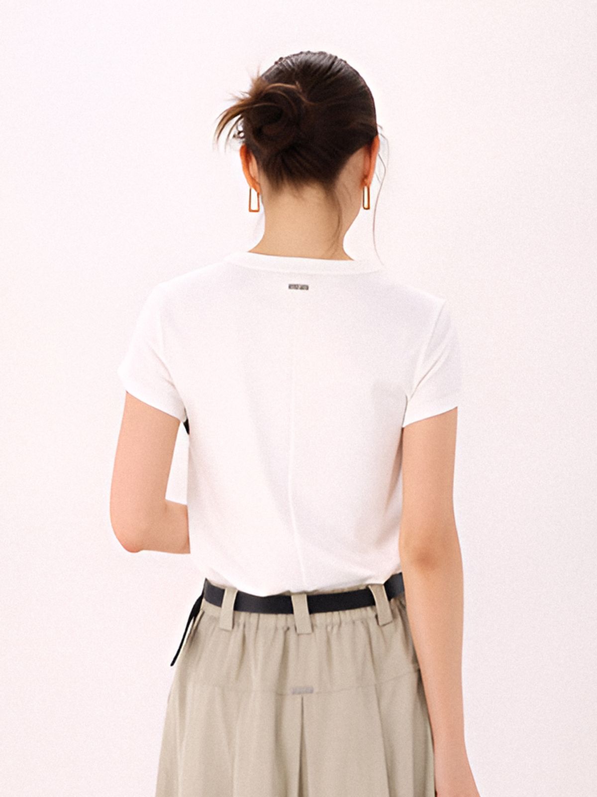 아쿠드(ACUD) Logo Slim Croped T-shirt _White