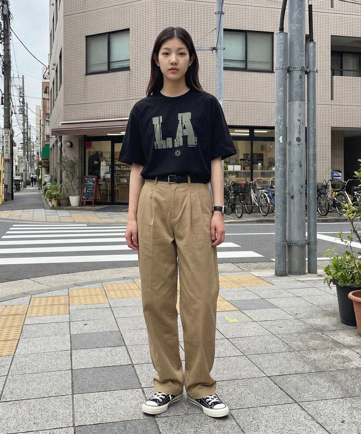 모더먼트(MODERMENT) 노멀오버핏 엘에이 반팔 티셔츠 [블랙]