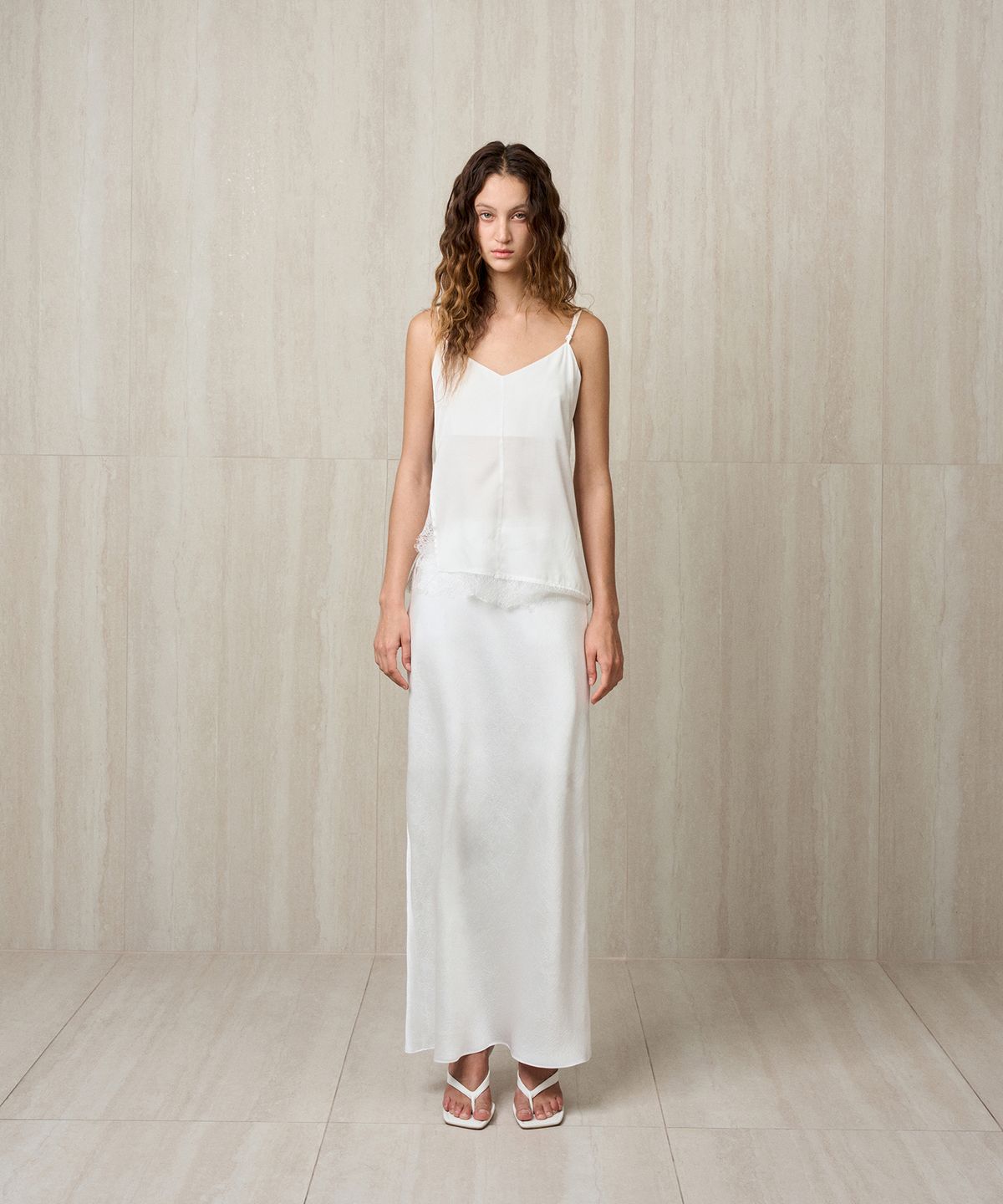 리이(RE RHEE) ASYMMETRIC LACE TOP WHITE
